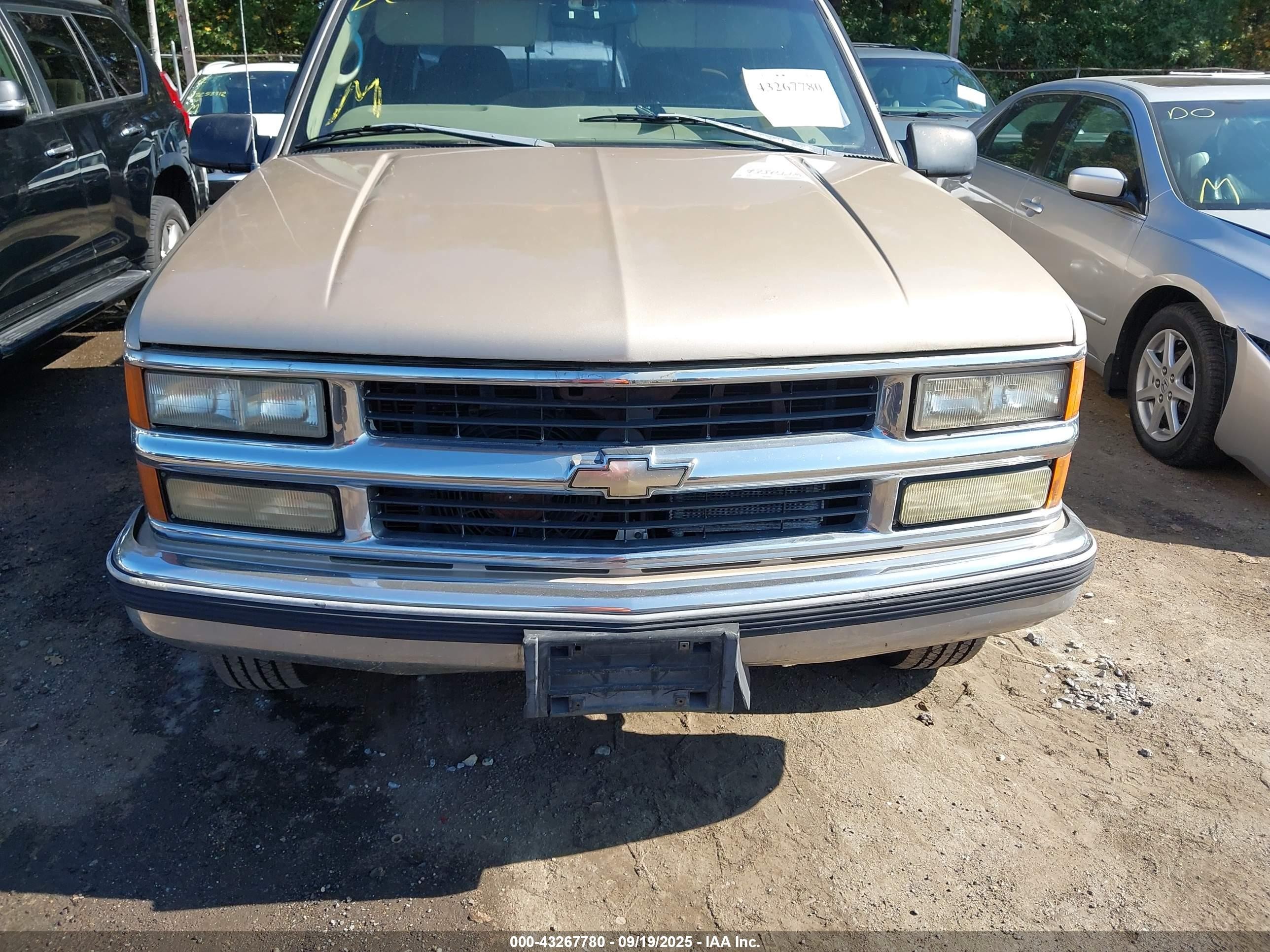 1998 Chevrolet C3500   Желто-коричневый vin: 1GCHC33J9WF022102