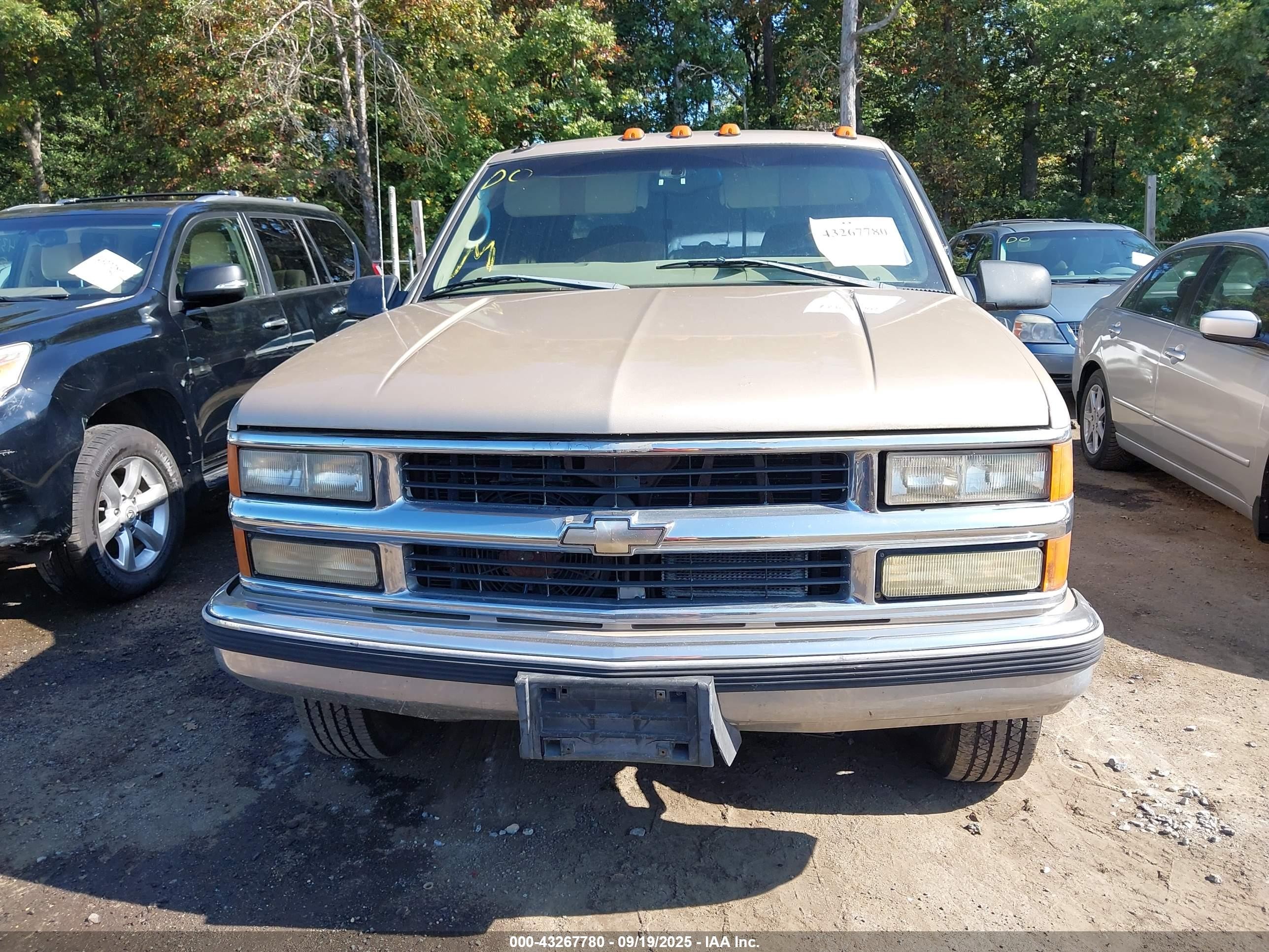 1998 Chevrolet C3500   Желто-коричневый vin: 1GCHC33J9WF022102