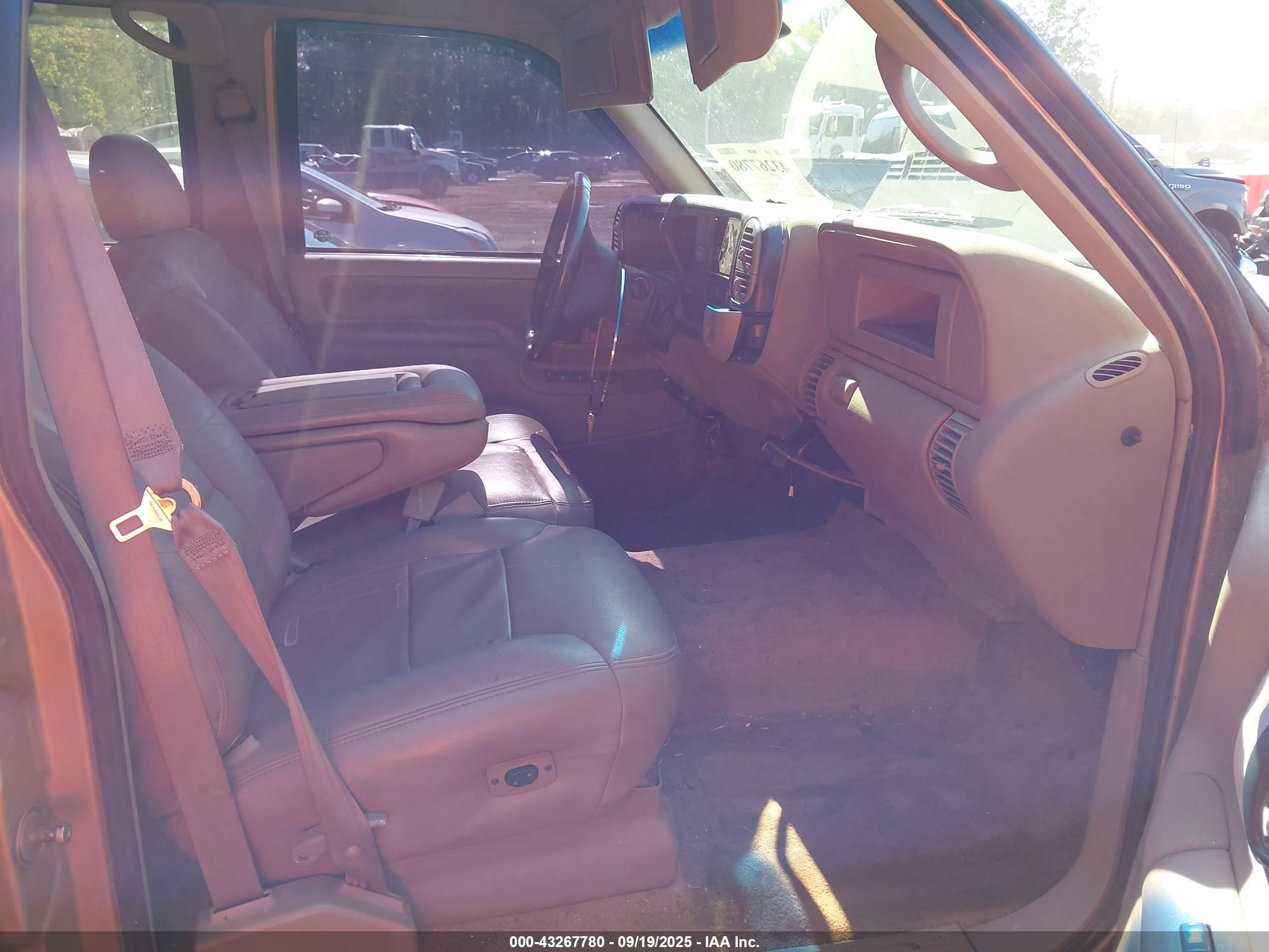1998 Chevrolet C3500   Желто-коричневый vin: 1GCHC33J9WF022102