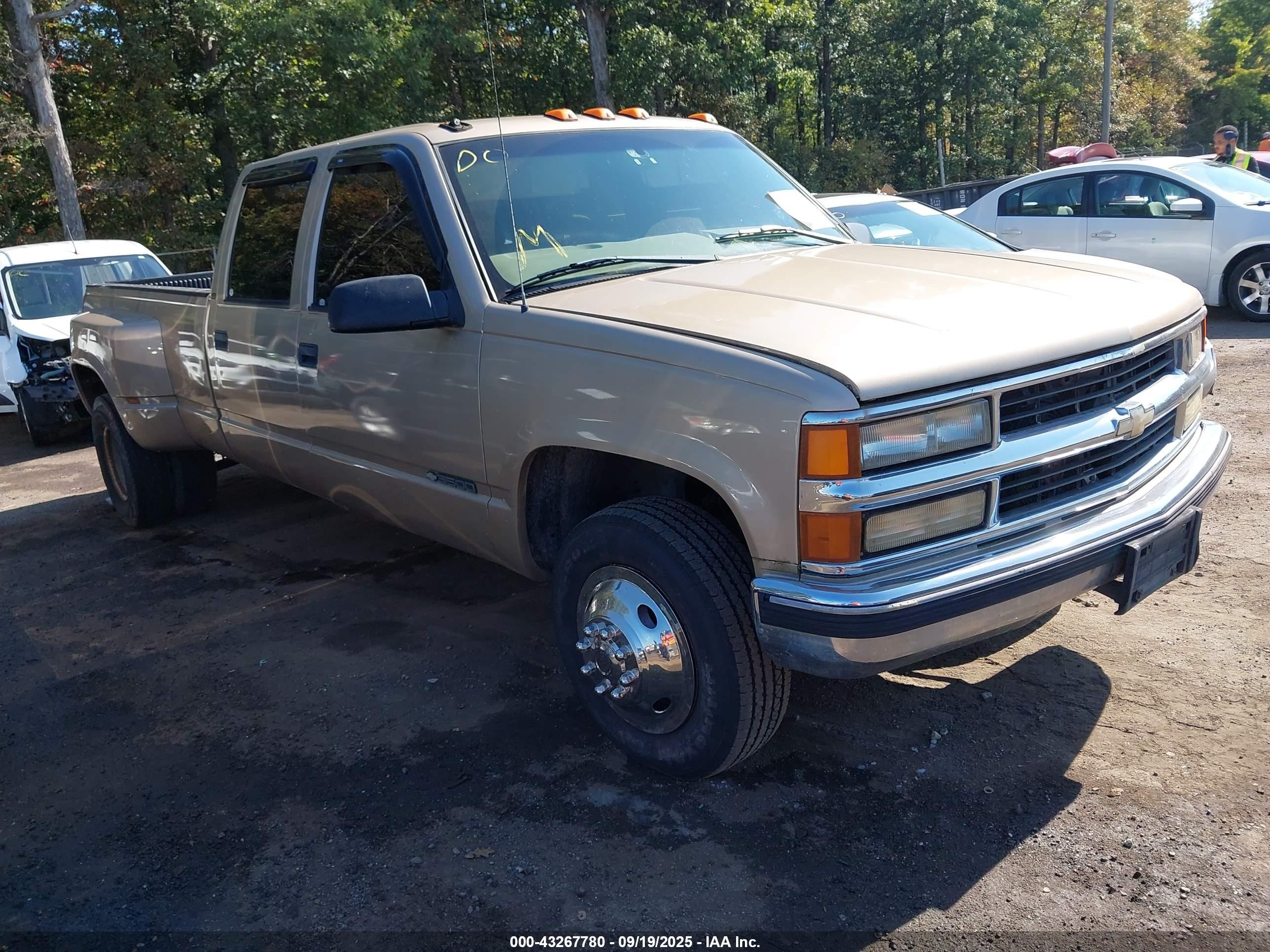 1998 Chevrolet C3500   Tan vin: 1GCHC33J9WF022102