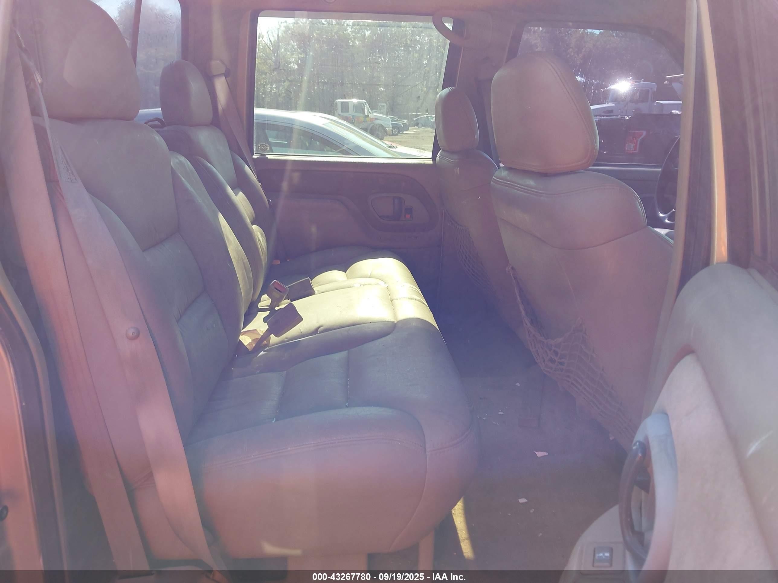 1998 Chevrolet C3500   Желто-коричневый vin: 1GCHC33J9WF022102