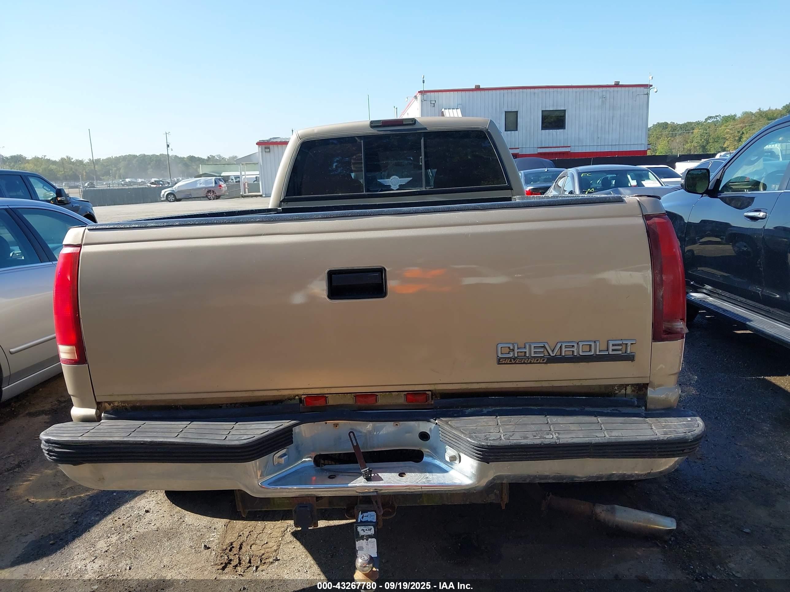 1998 Chevrolet C3500   Желто-коричневый vin: 1GCHC33J9WF022102