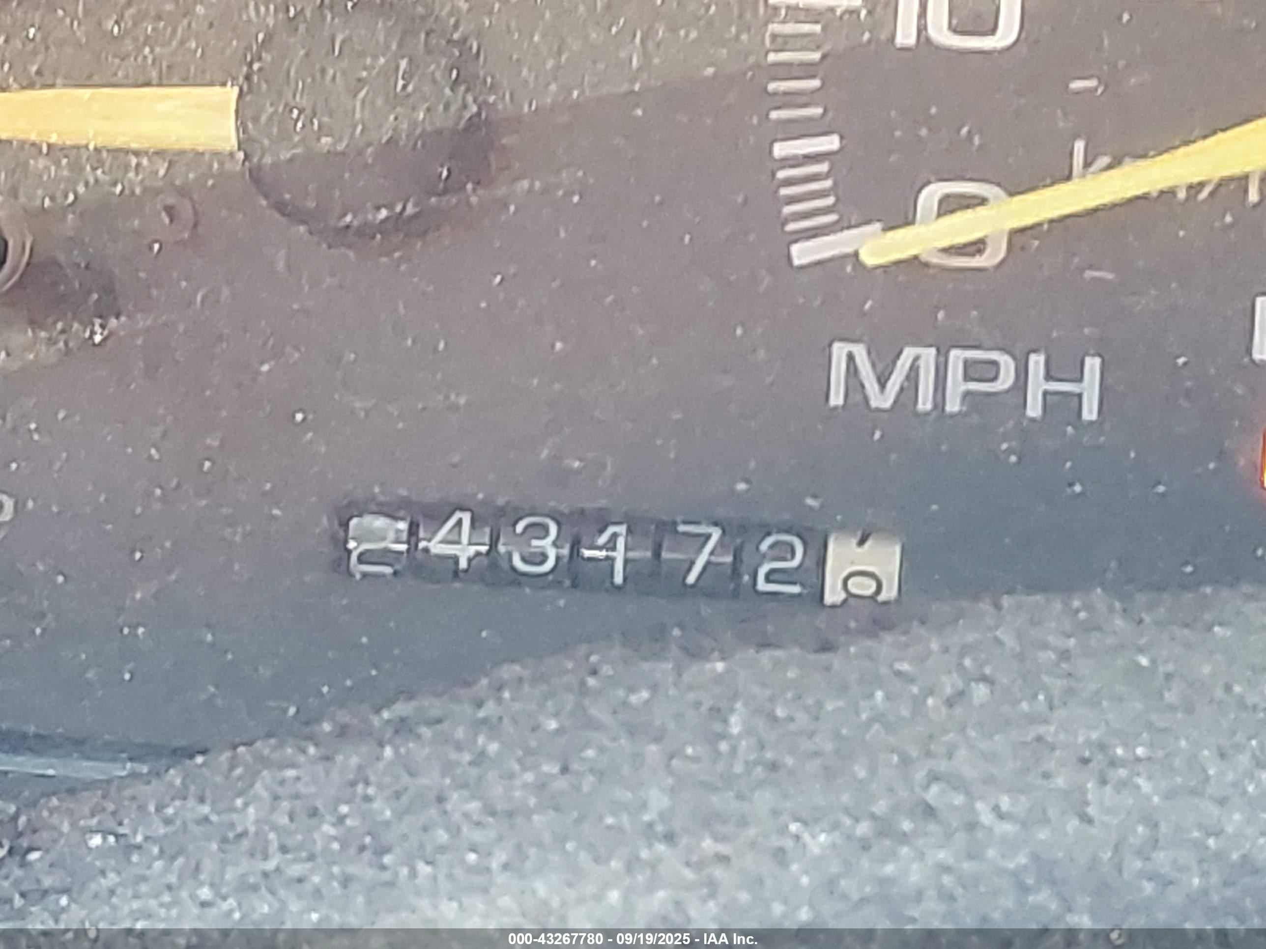 1998 Chevrolet C3500   Желто-коричневый vin: 1GCHC33J9WF022102