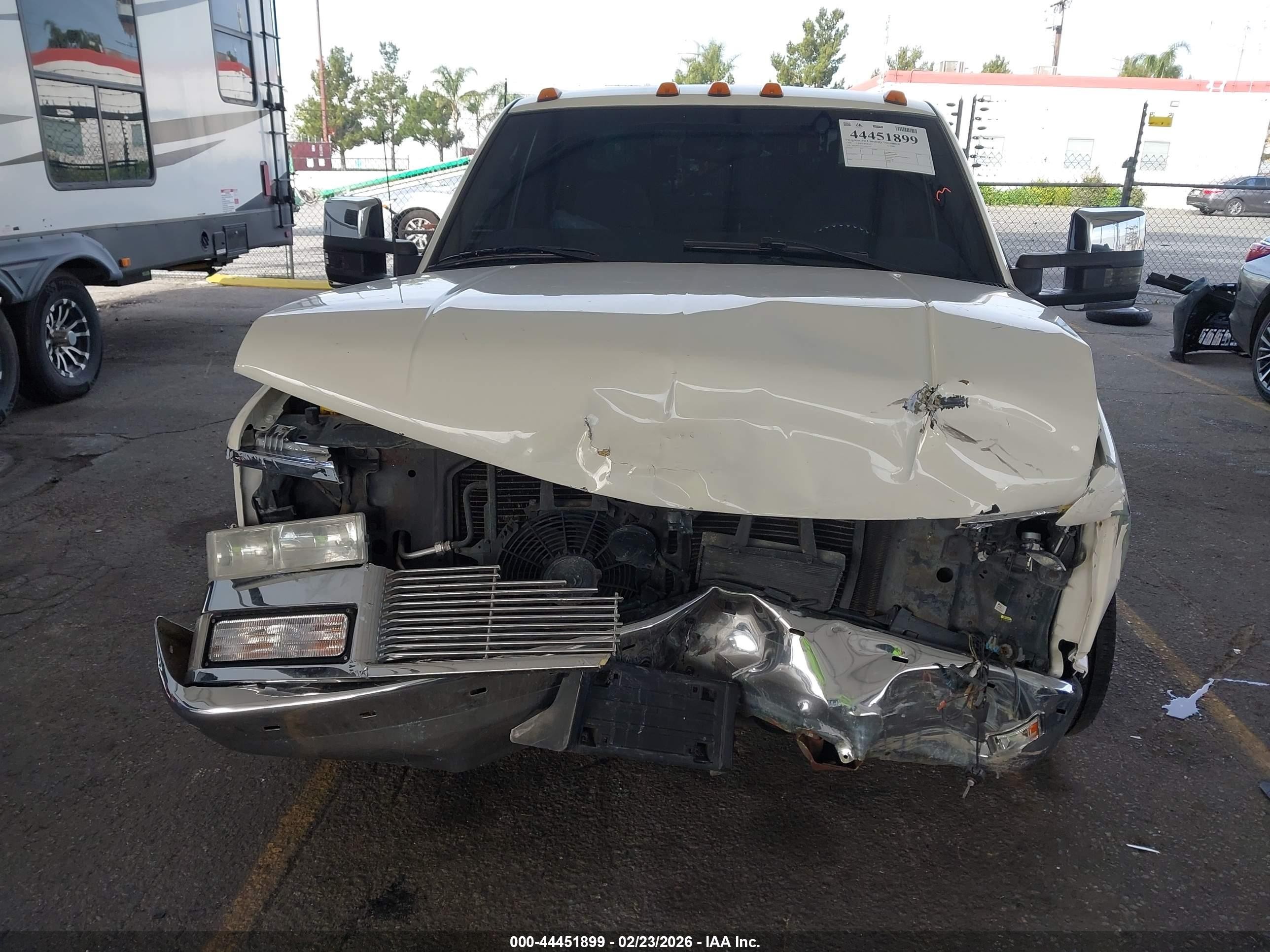 1998 Chevrolet C3500   White vin: 1GCHC33J9WF045279