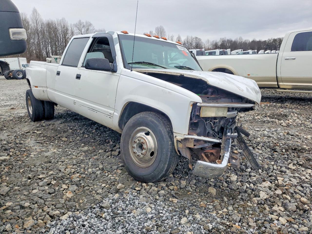2000 Chevrolet Gmt-400 White vin: 1GCHC33J9YF485795