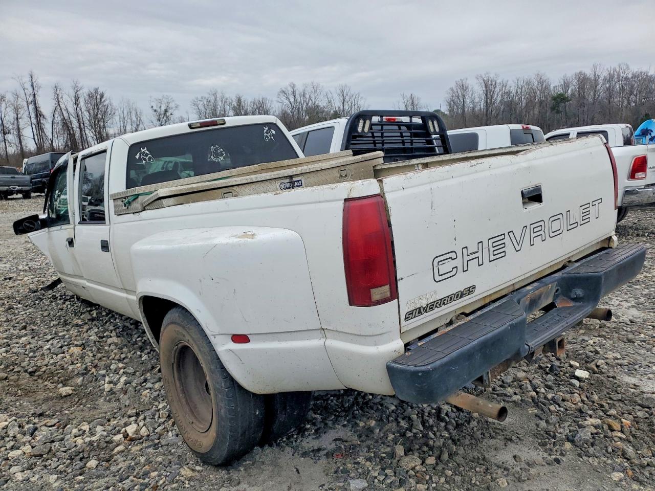 2000 Chevrolet Gmt-400 White vin: 1GCHC33J9YF485795