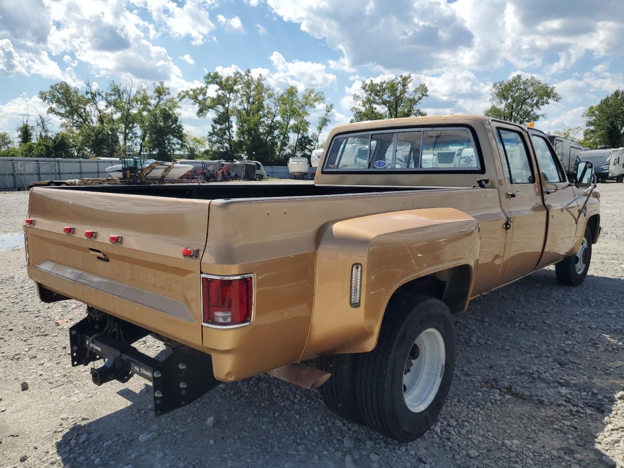 1985 Chevrolet C30 Золотой vin: 1GCHC33W6FS161686