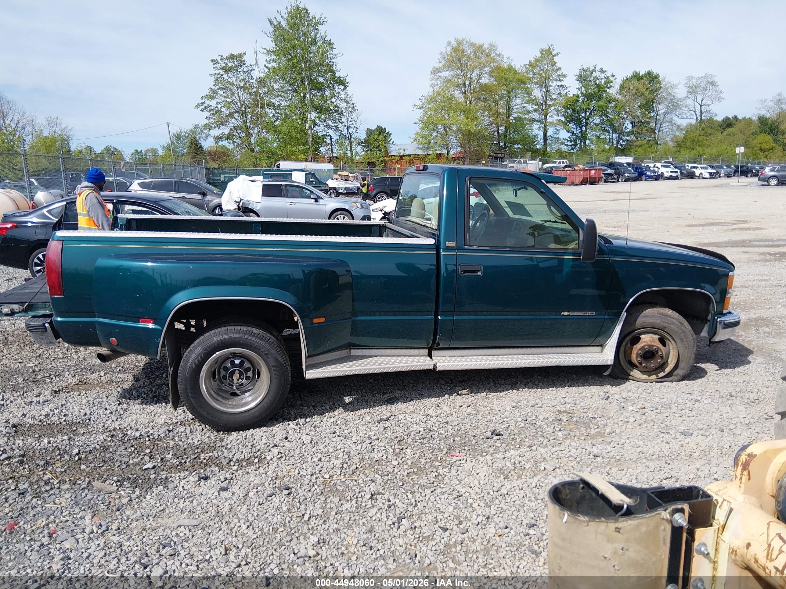 1995 Chevrolet Gmt-400 C3500 Green vin: 1GCHC34F4SE158230