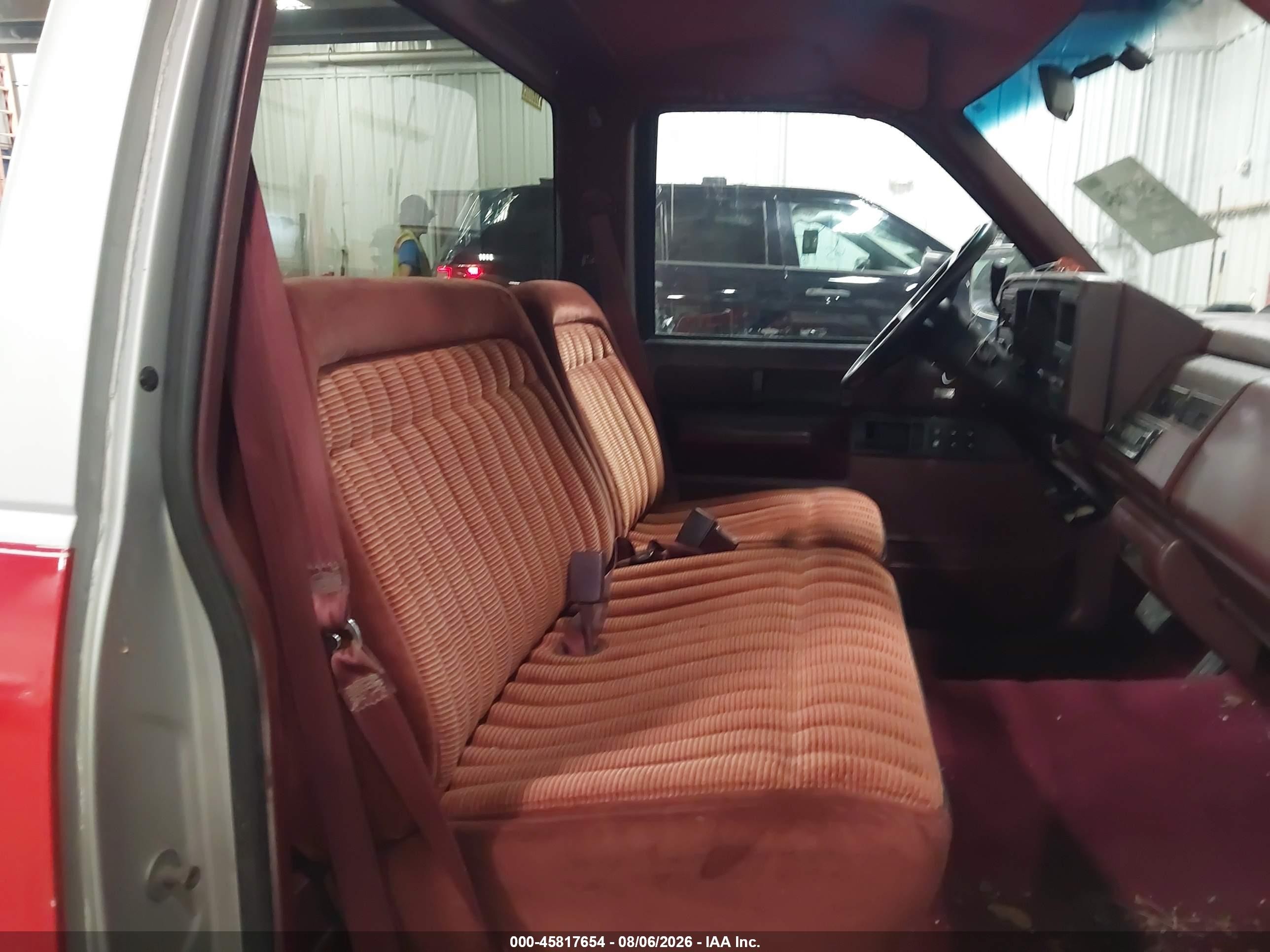 1988 Chevrolet Gmt-400 C3500 Red vin: 1GCHC34N4JE136685