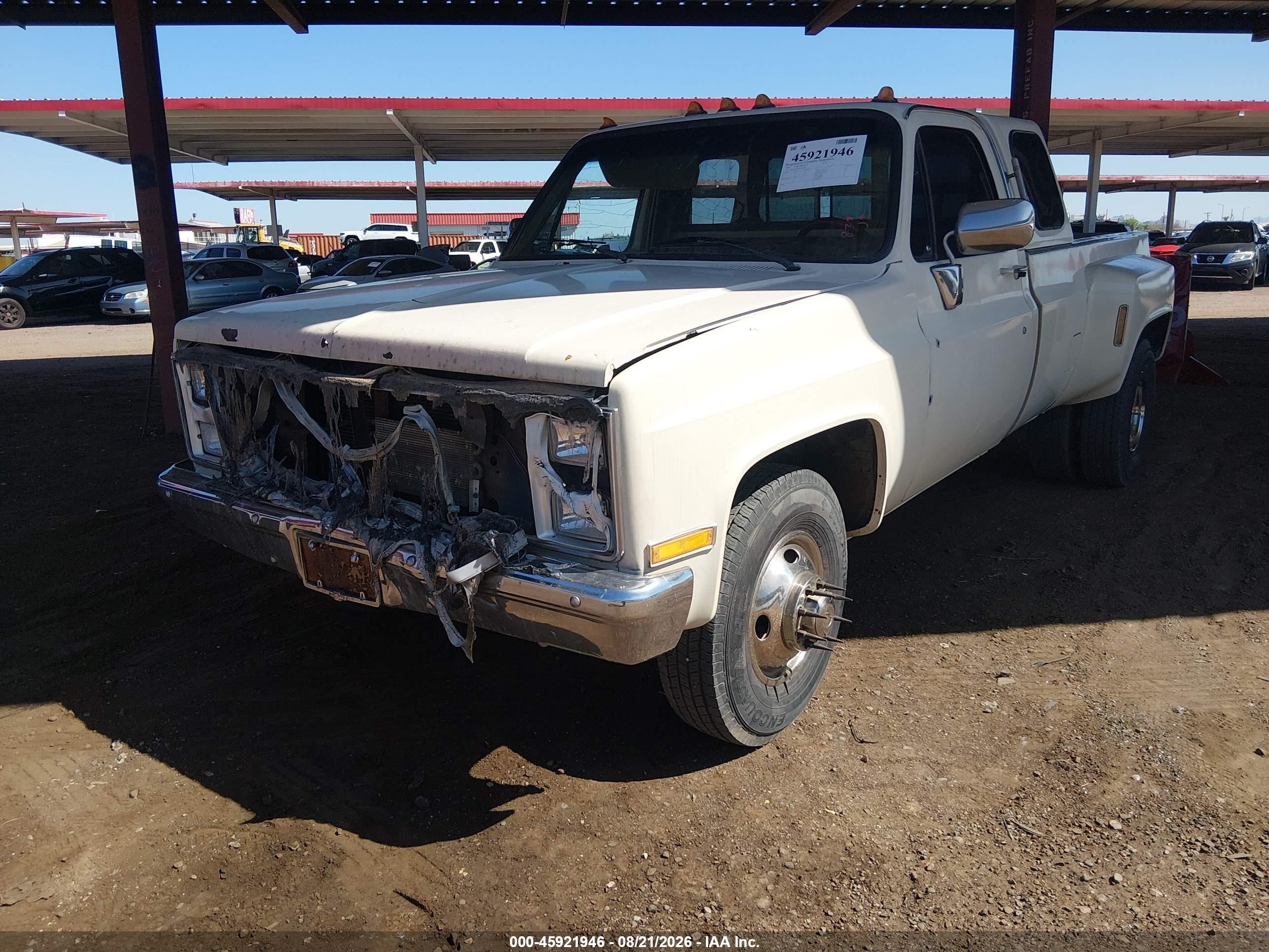1985 Chevrolet C30   Cream vin: 1GCHC34W0FJ172882