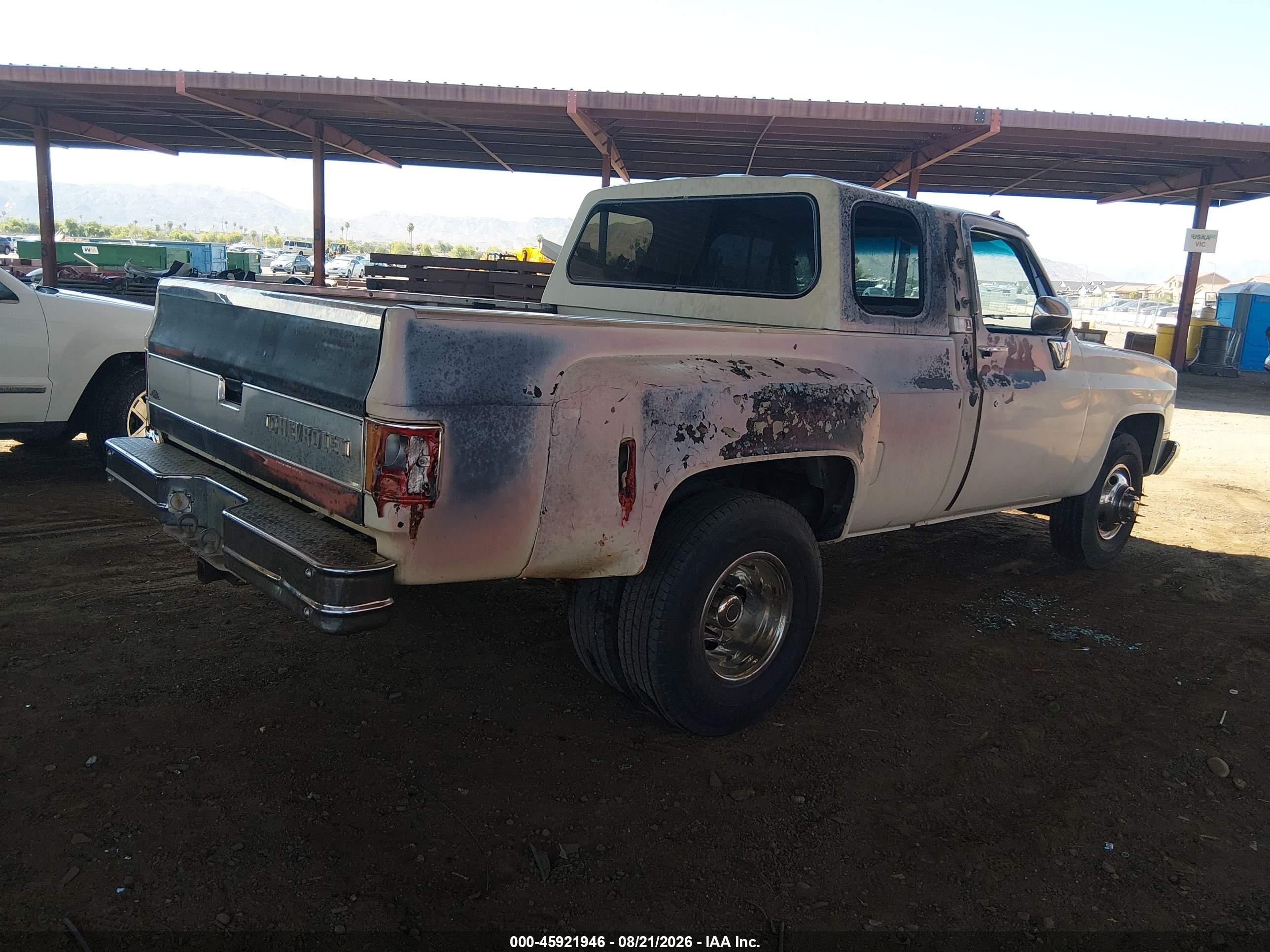 1985 Chevrolet C30   Cream vin: 1GCHC34W0FJ172882