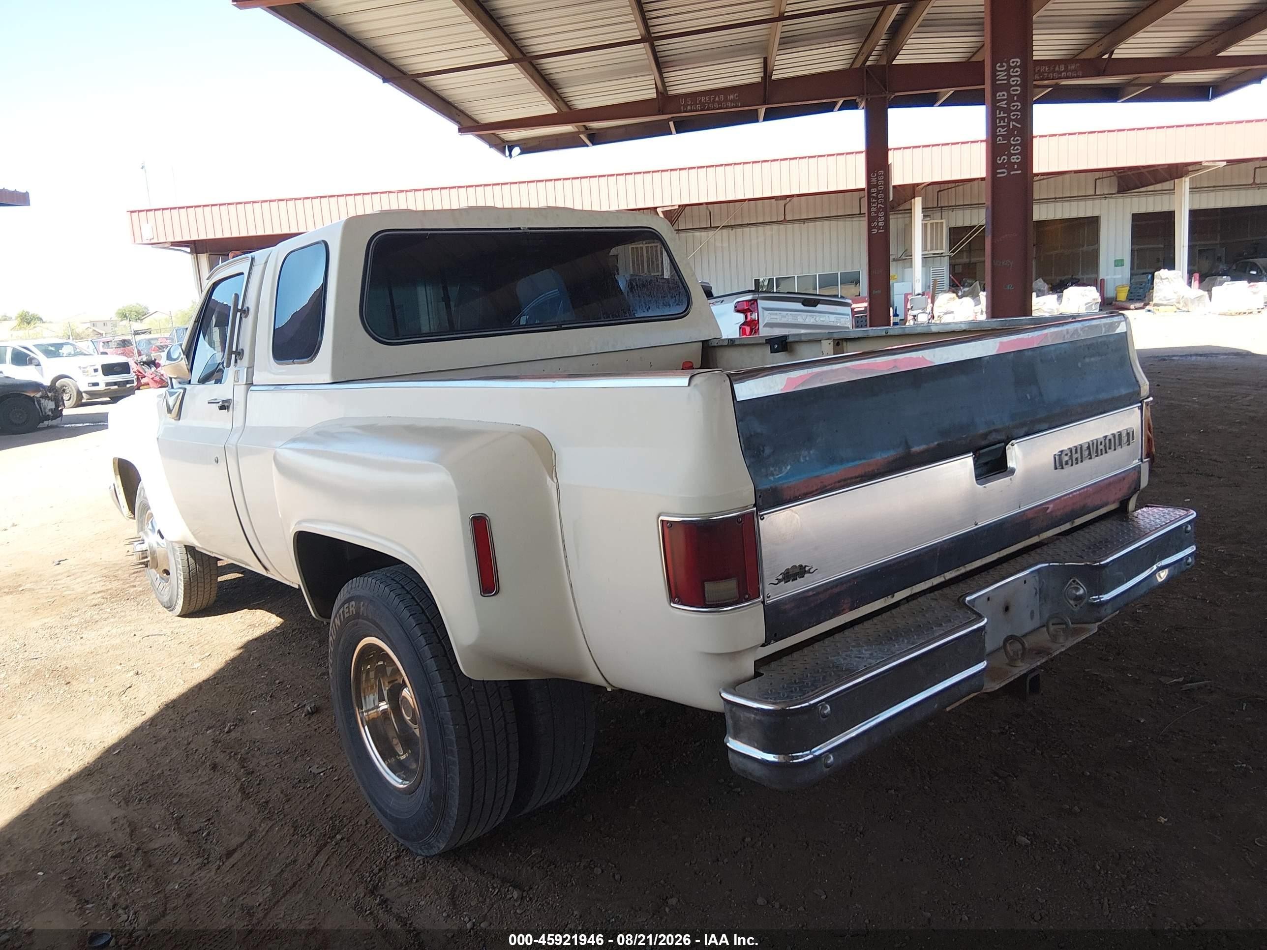 1985 Chevrolet C30   Cream vin: 1GCHC34W0FJ172882