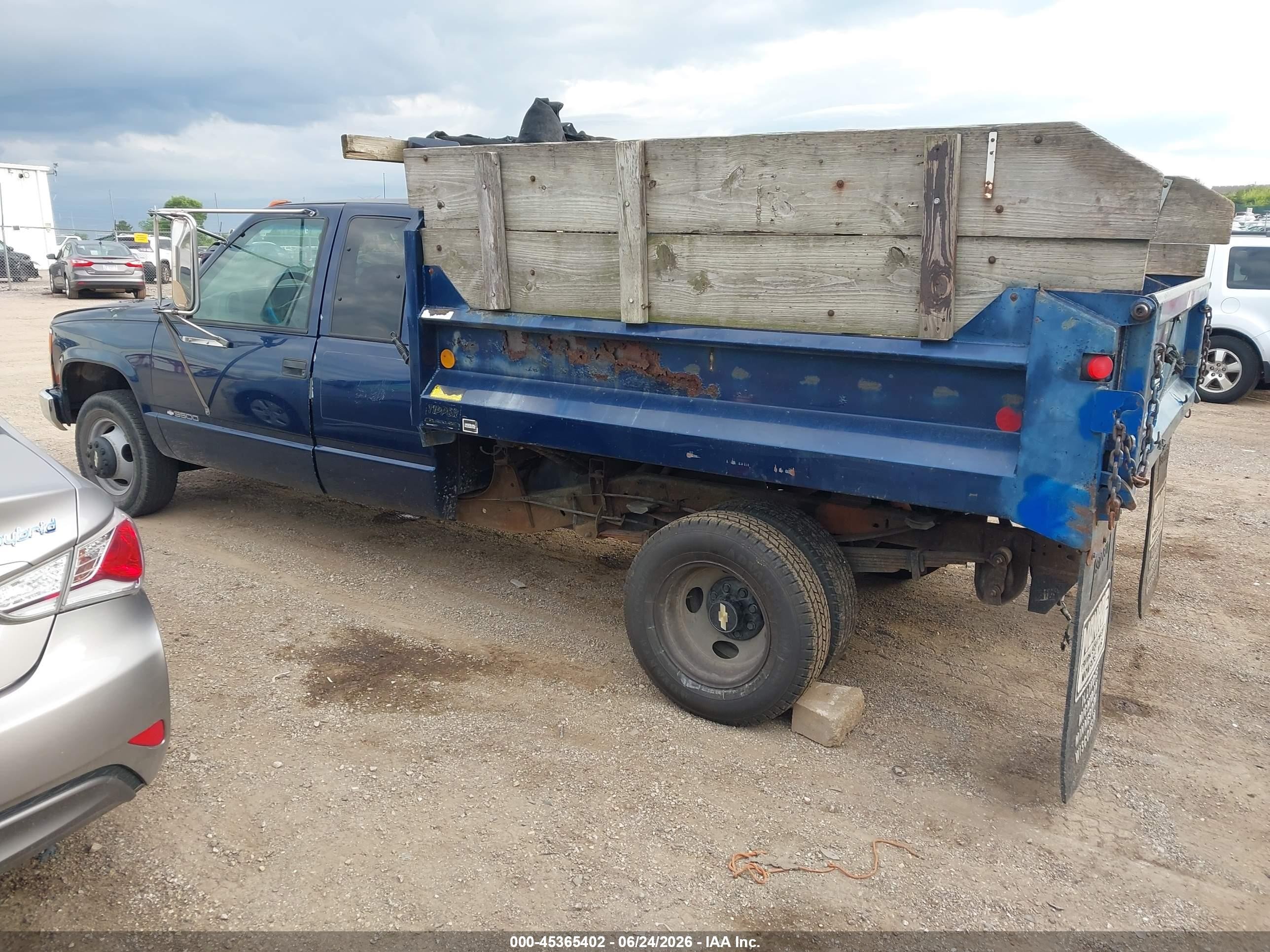 2000 Chevrolet C3500   Blue vin: 1GCHC39R2YF485487