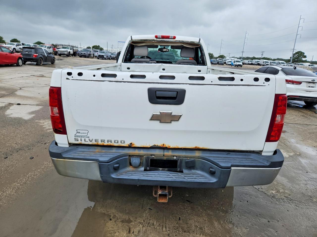 2009 Chevrolet Silverado C2500 Heavy Duty White vin: 1GCHC44KX9E132387