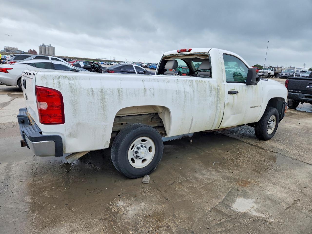 2009 Chevrolet Silverado C2500 Heavy Duty White vin: 1GCHC44KX9E132387