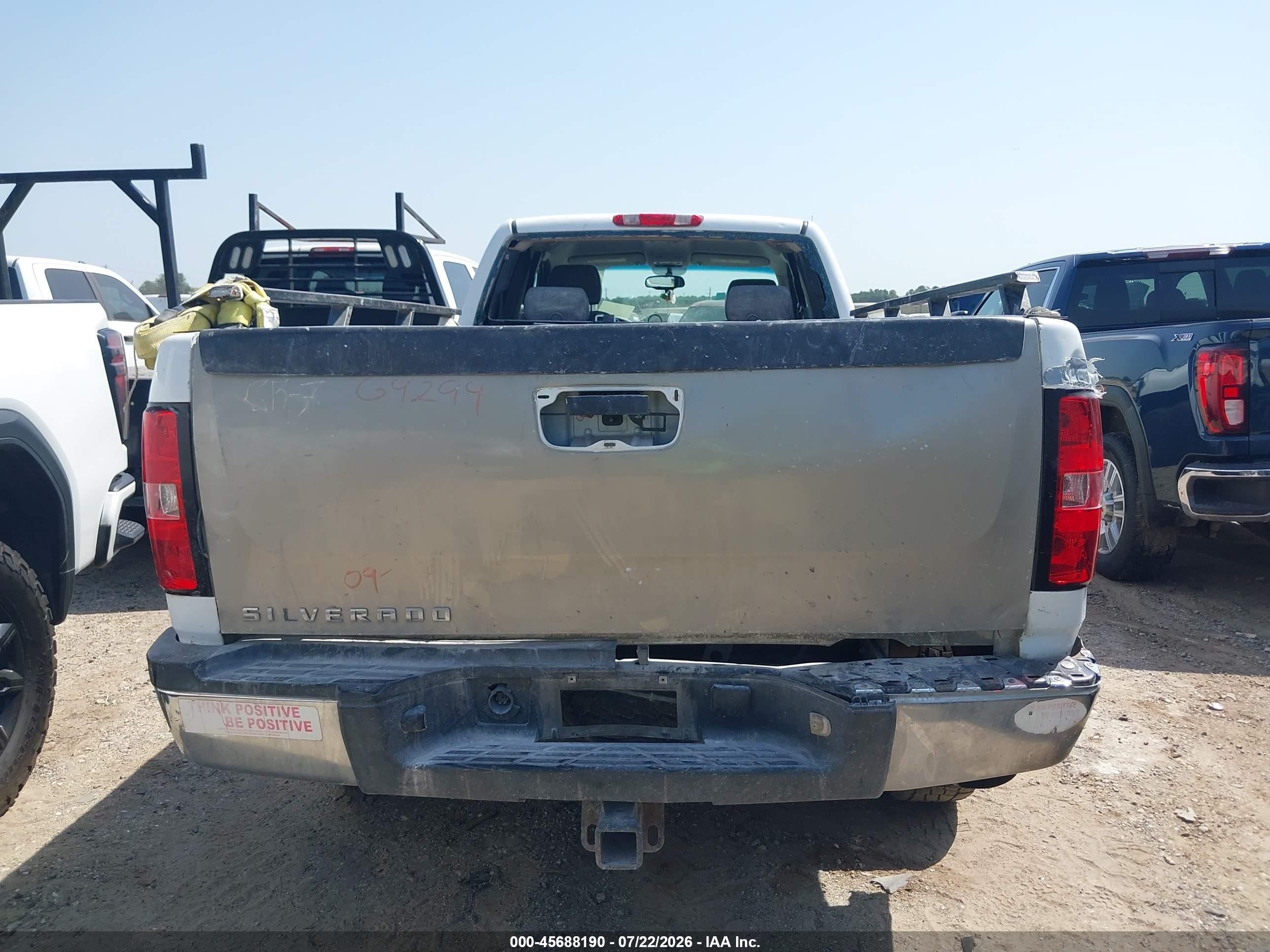 2009 Chevrolet Silverado 2500hd Work Truck White vin: 1GCHC49K49E127193