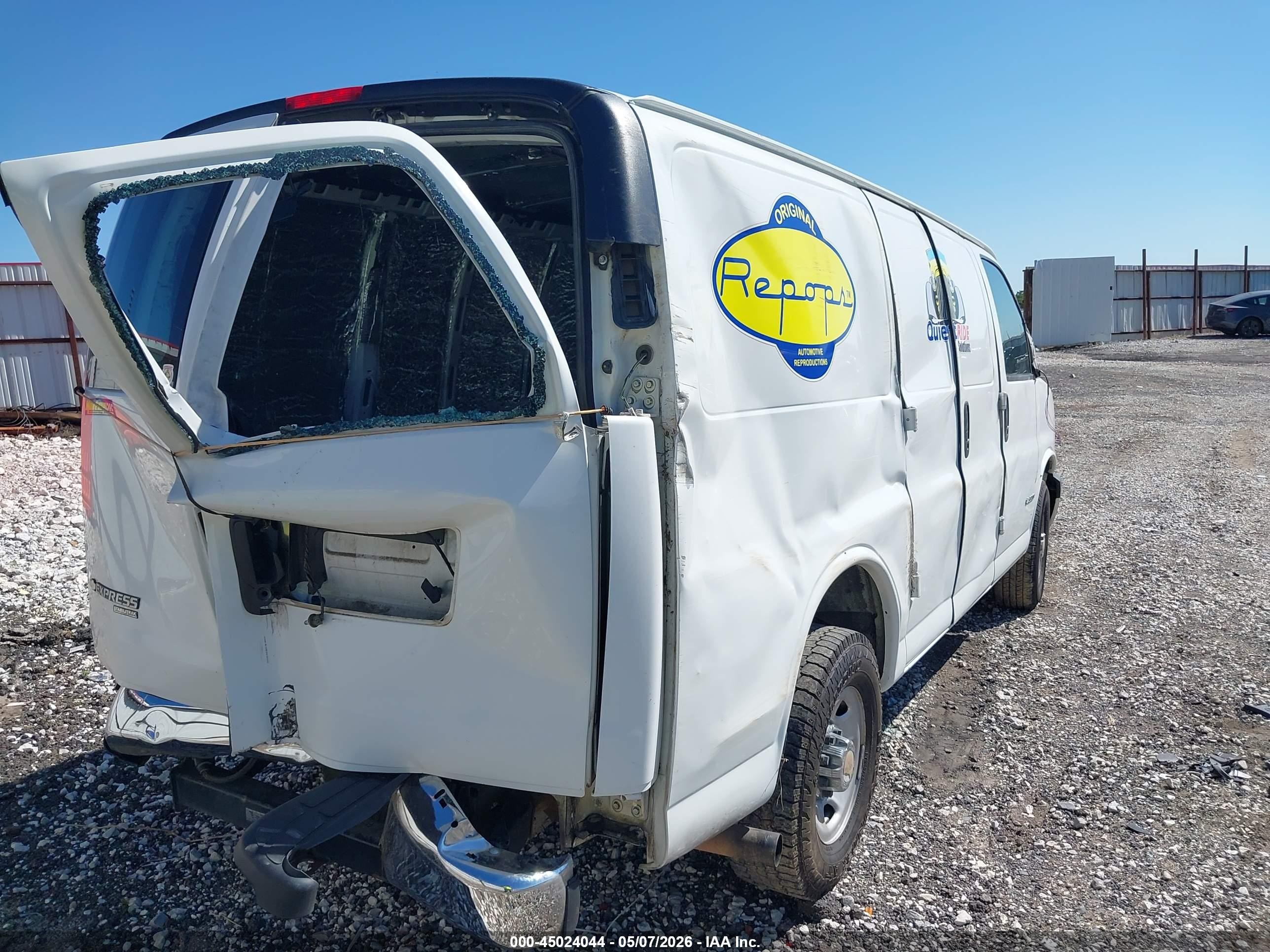 2006 Chevrolet Express Work Van Белый vin: 1GCHG352X61152252