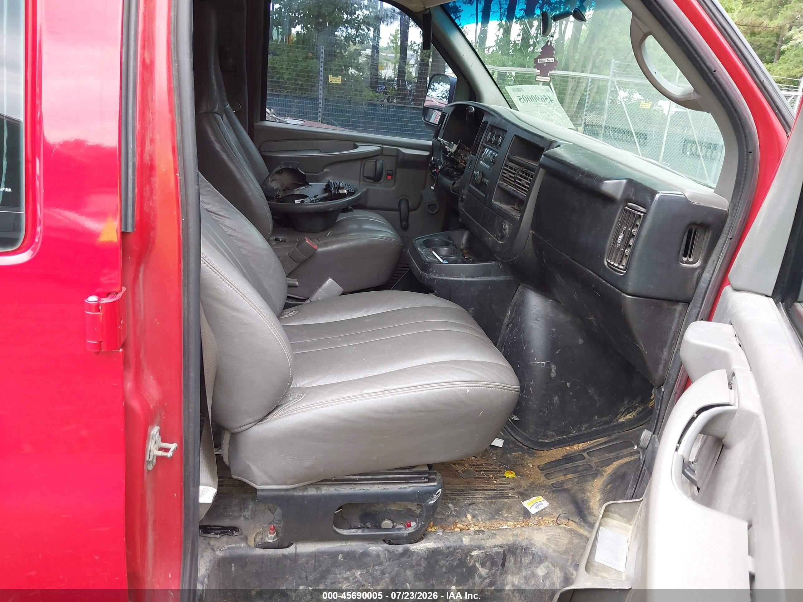 2008 Chevrolet Express Work Van Red vin: 1GCHG35C581189253