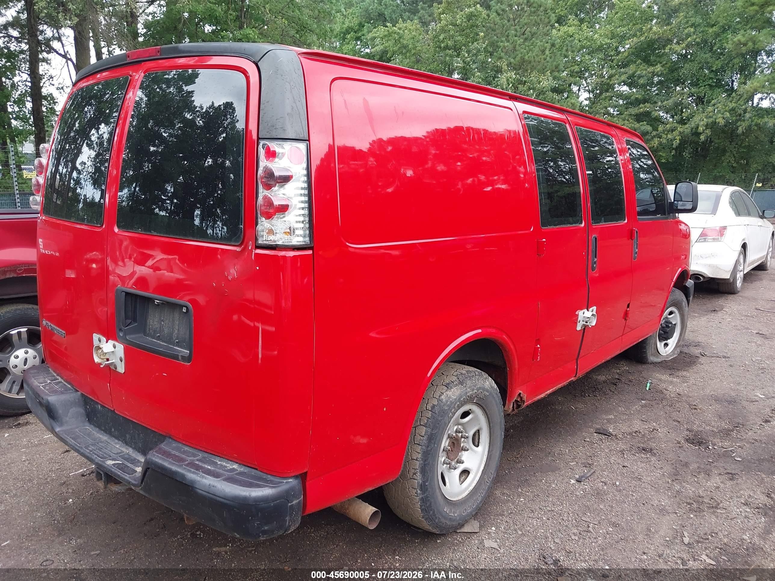2008 Chevrolet Express Work Van Red vin: 1GCHG35C581189253