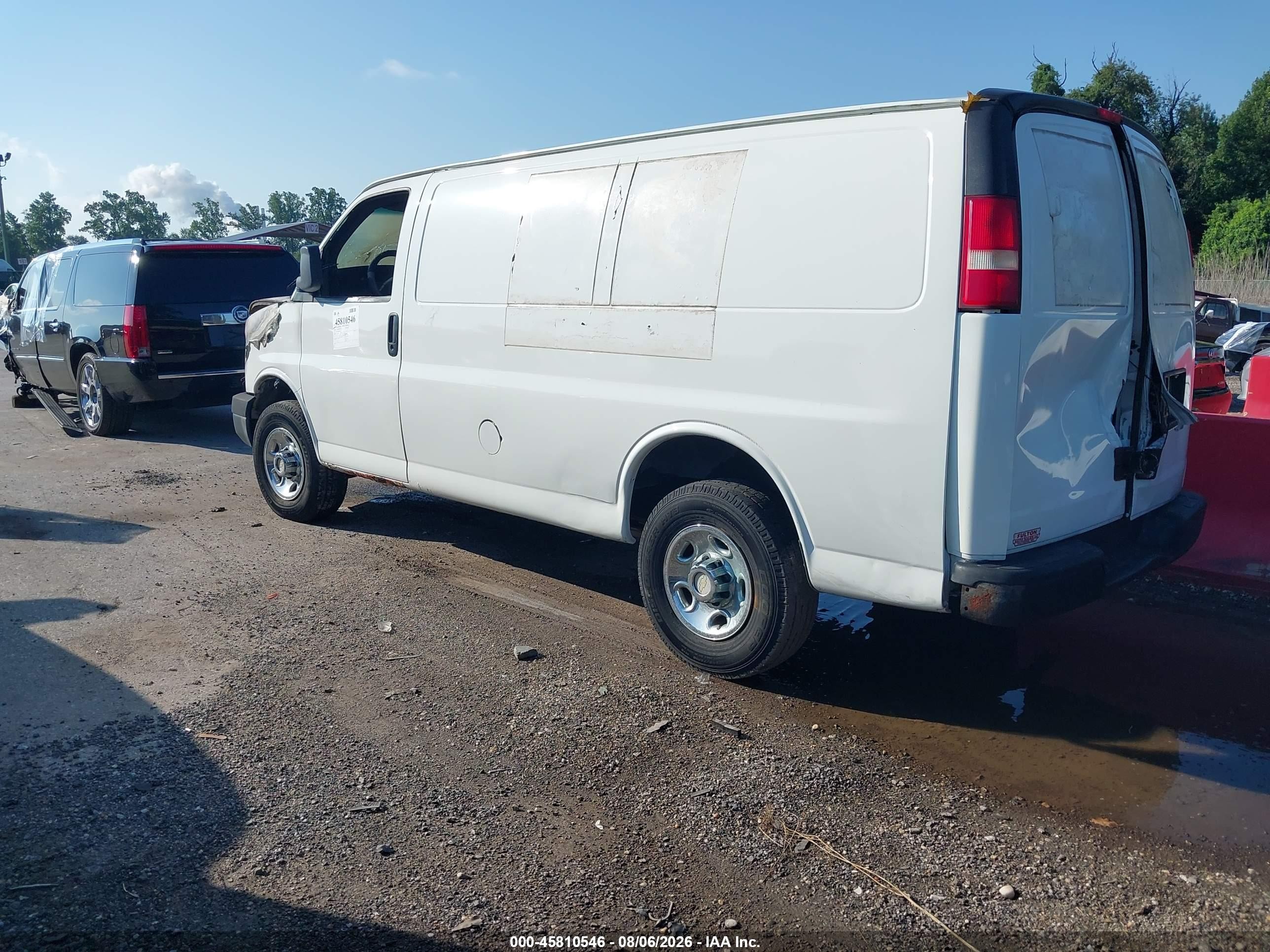 2008 Chevrolet Express Work Van Белый vin: 1GCHG35C881138099