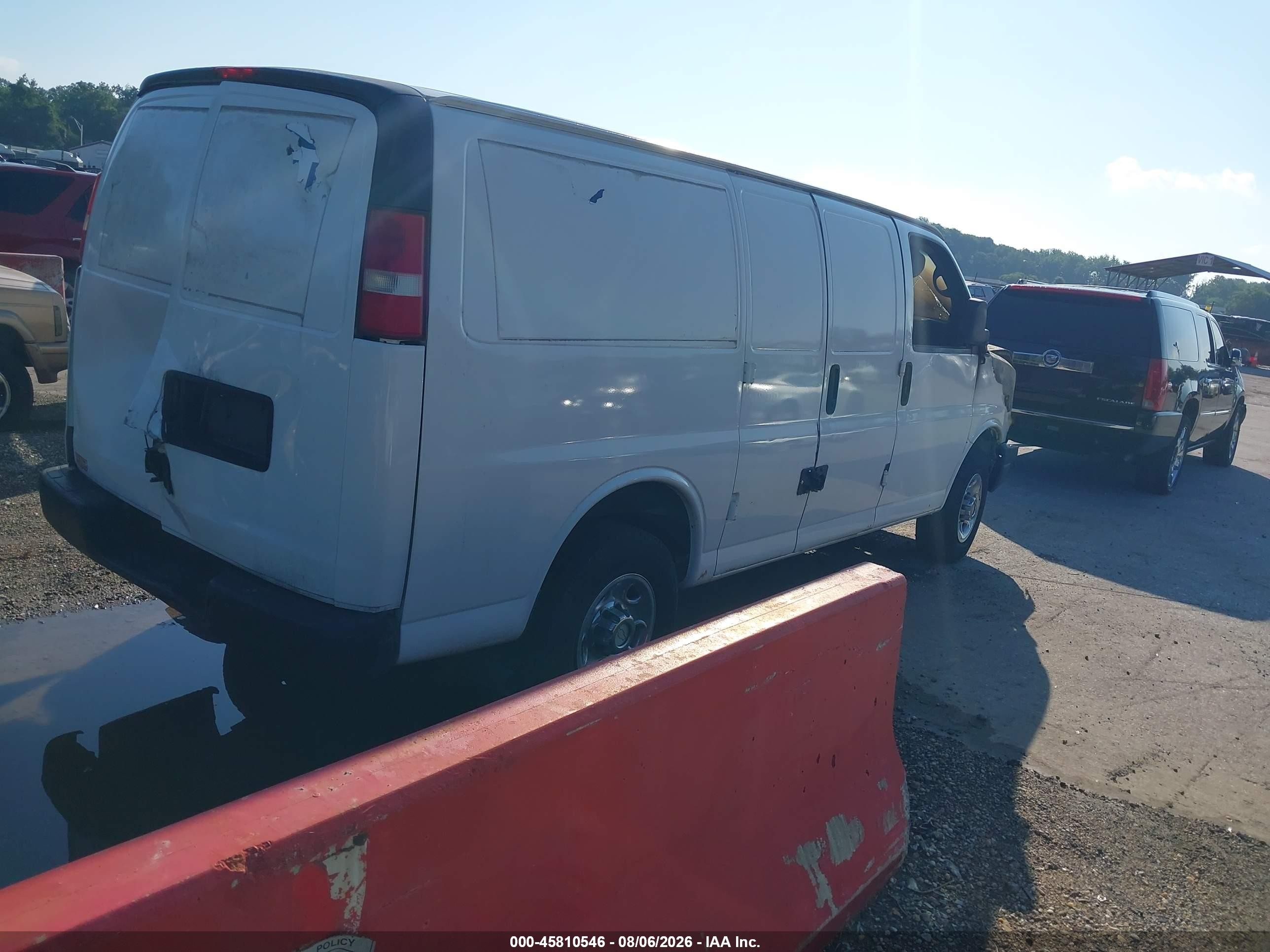 2008 Chevrolet Express Work Van Белый vin: 1GCHG35C881138099