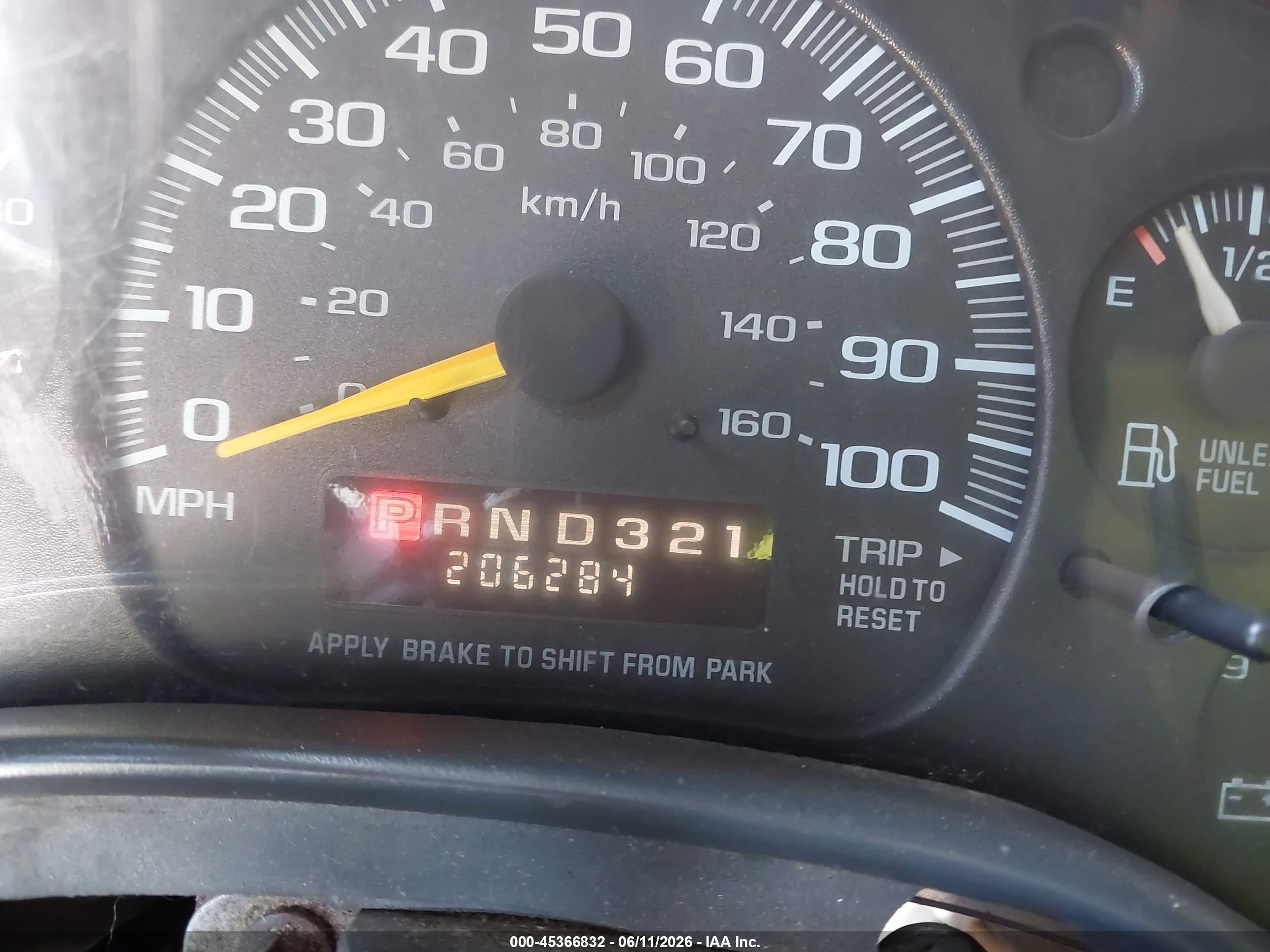 2000 Chevrolet Express   White vin: 1GCHG35R0Y1240498
