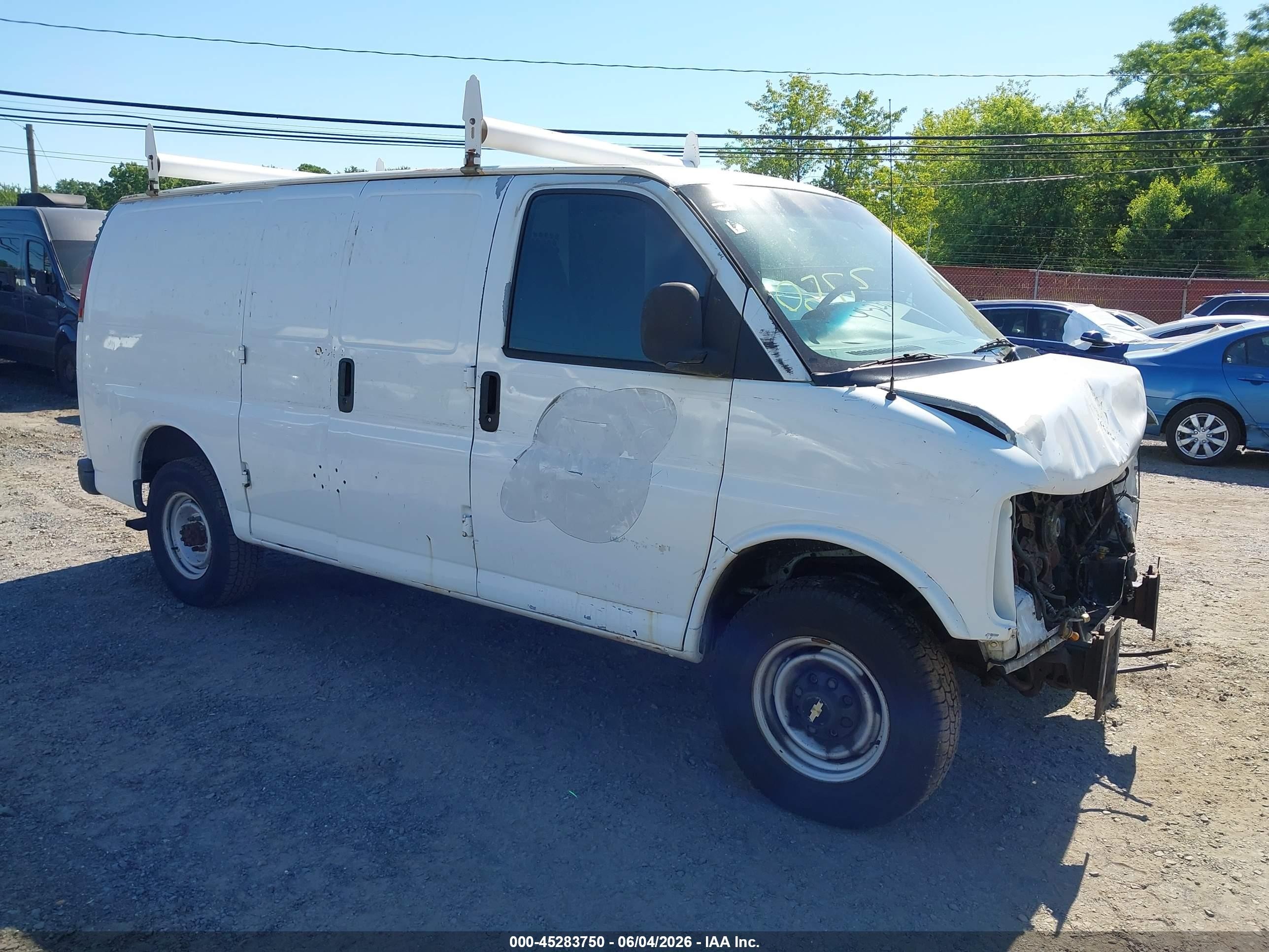 2002 Chevrolet Express   White vin: 1GCHG35R121246933
