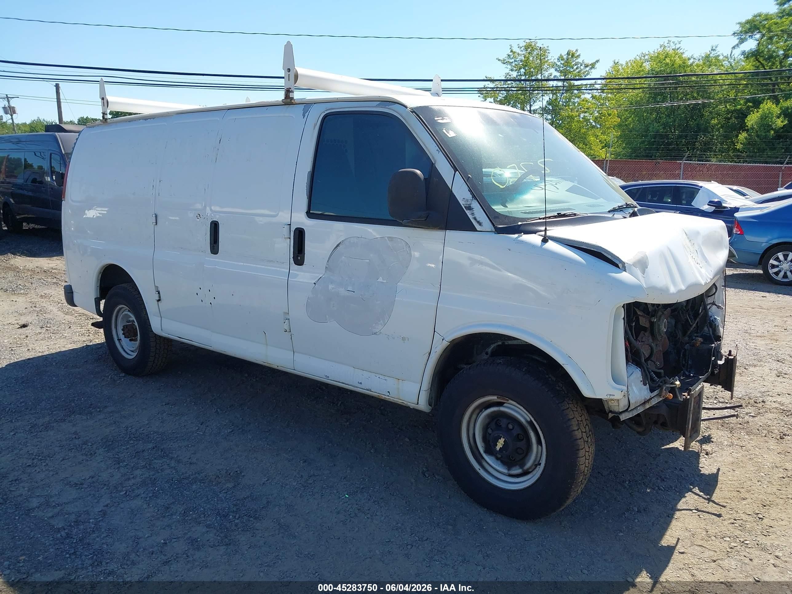 2002 Chevrolet Express   White vin: 1GCHG35R121246933