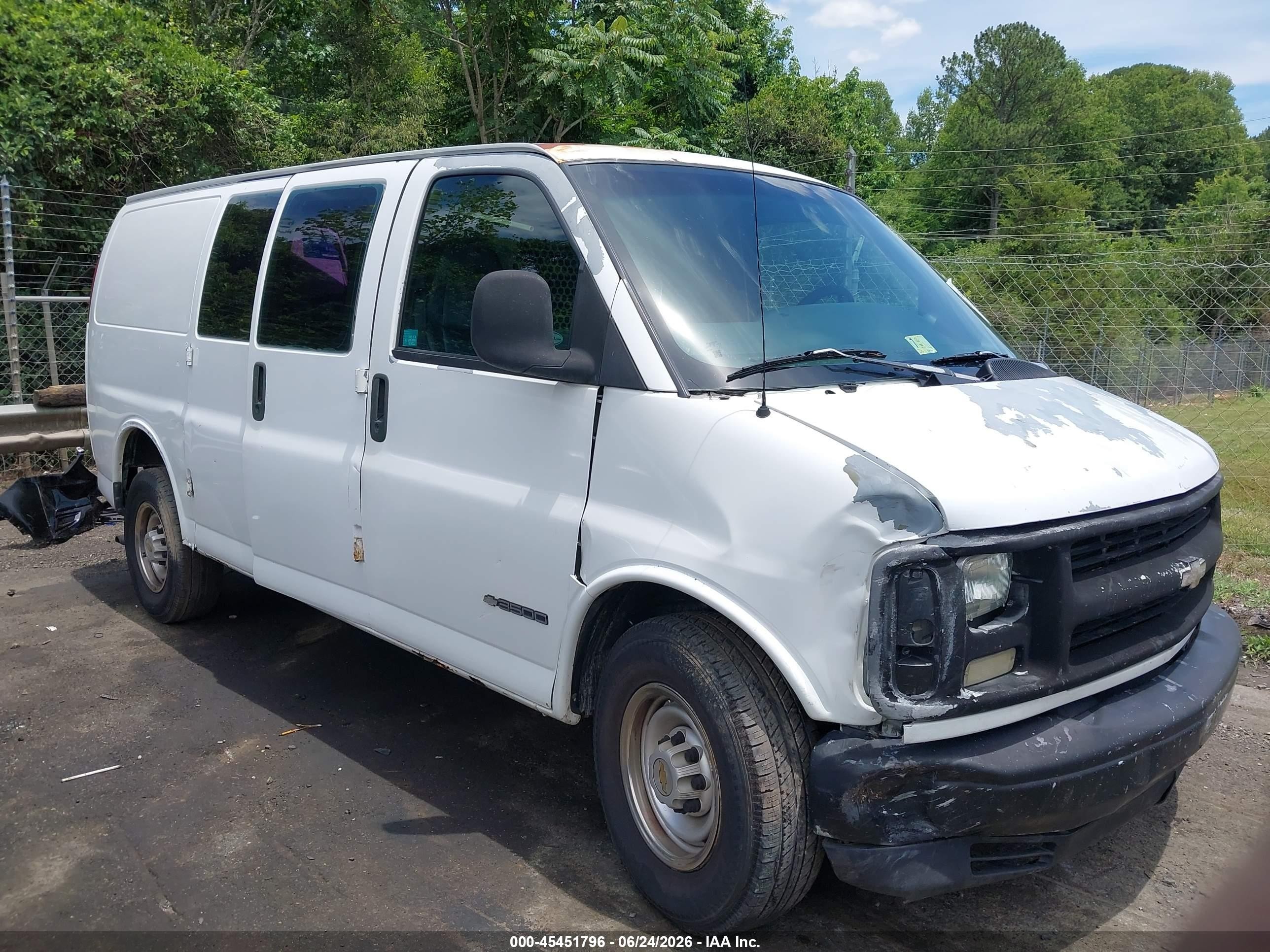 2000 Chevrolet Express   White vin: 1GCHG35R2Y1167490