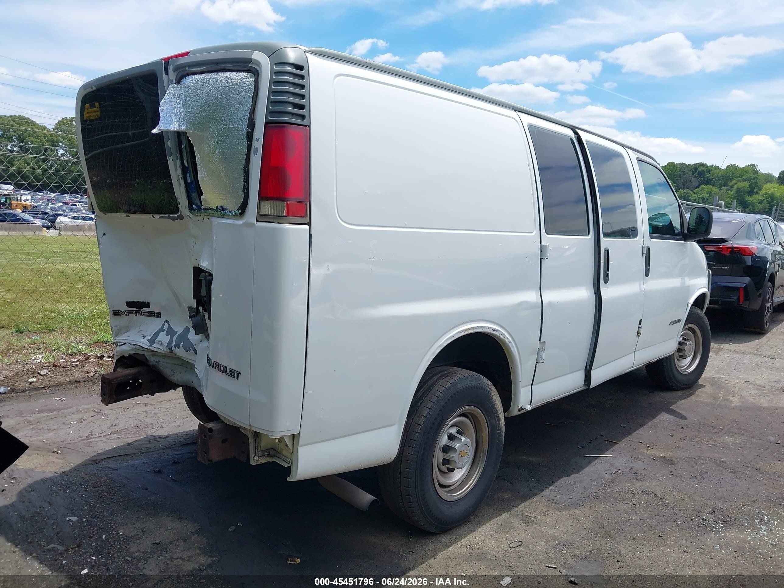 2000 Chevrolet Express   White vin: 1GCHG35R2Y1167490