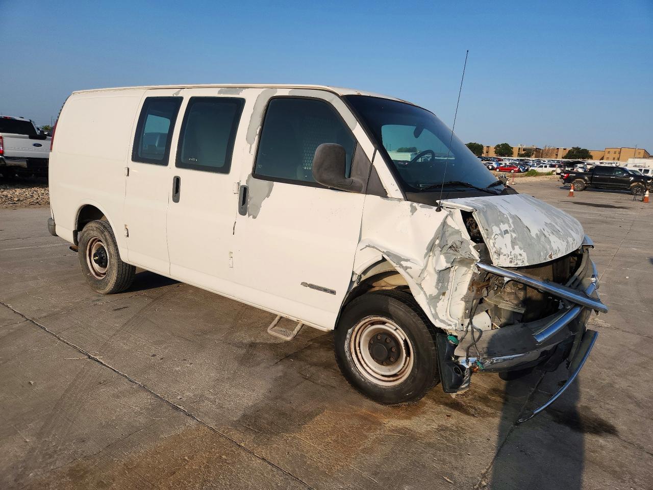 2002 Chevrolet Express G3500 White vin: 1GCHG35R321175282