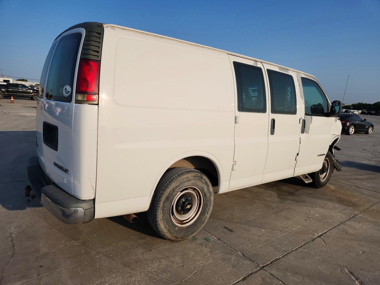 2002 Chevrolet Express G3500 White vin: 1GCHG35R321175282