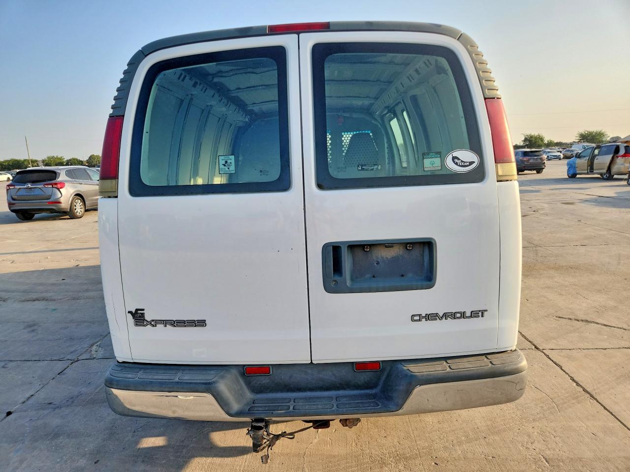 2002 Chevrolet Express G3500 White vin: 1GCHG35R321175282
