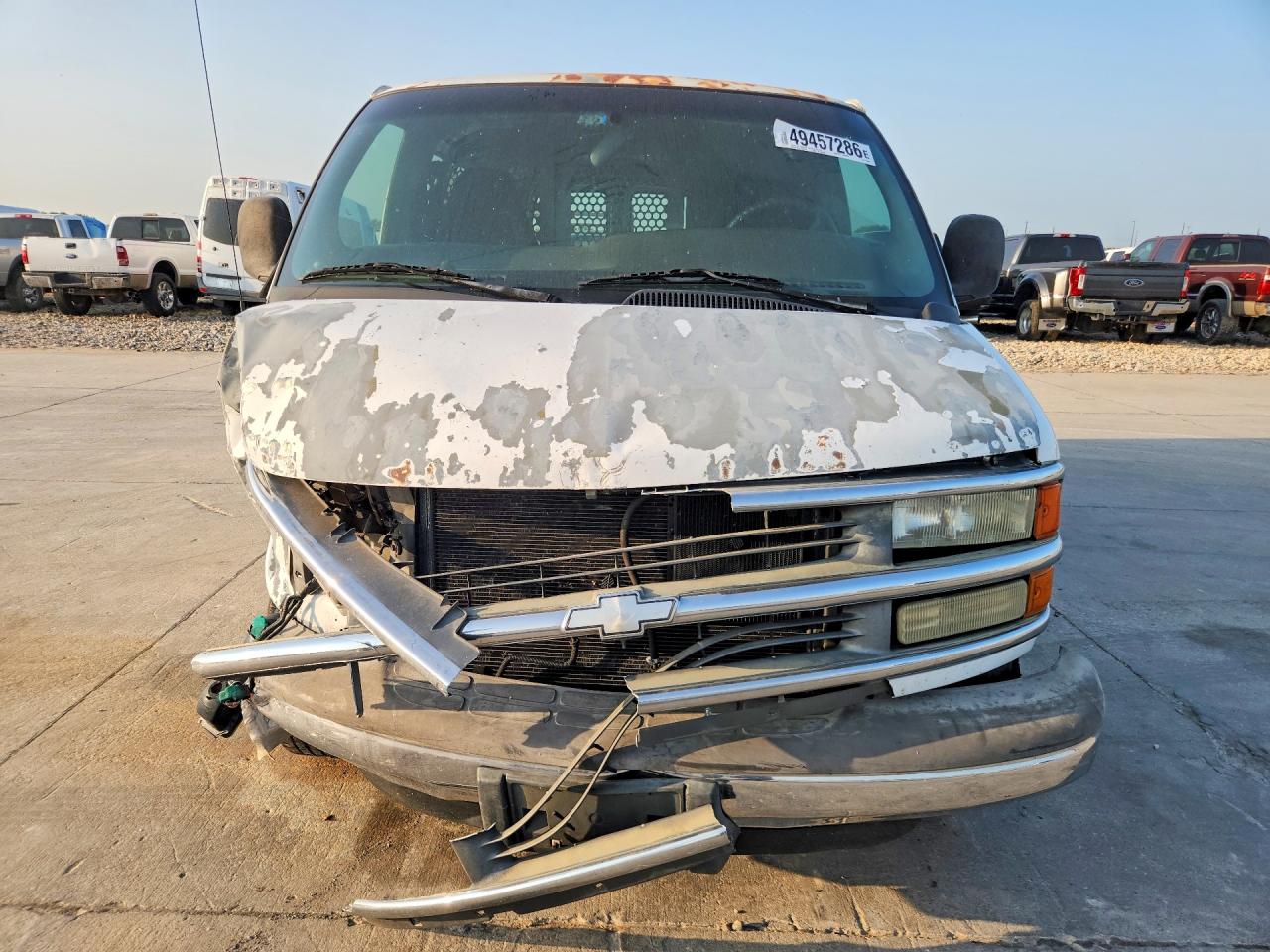 2002 Chevrolet Express G3500 White vin: 1GCHG35R321175282