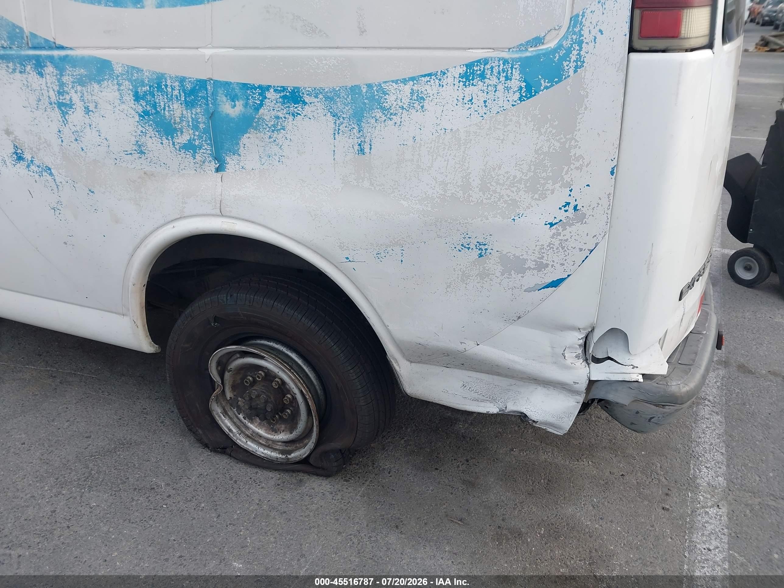2001 Chevrolet Express   White vin: 1GCHG35R411169117