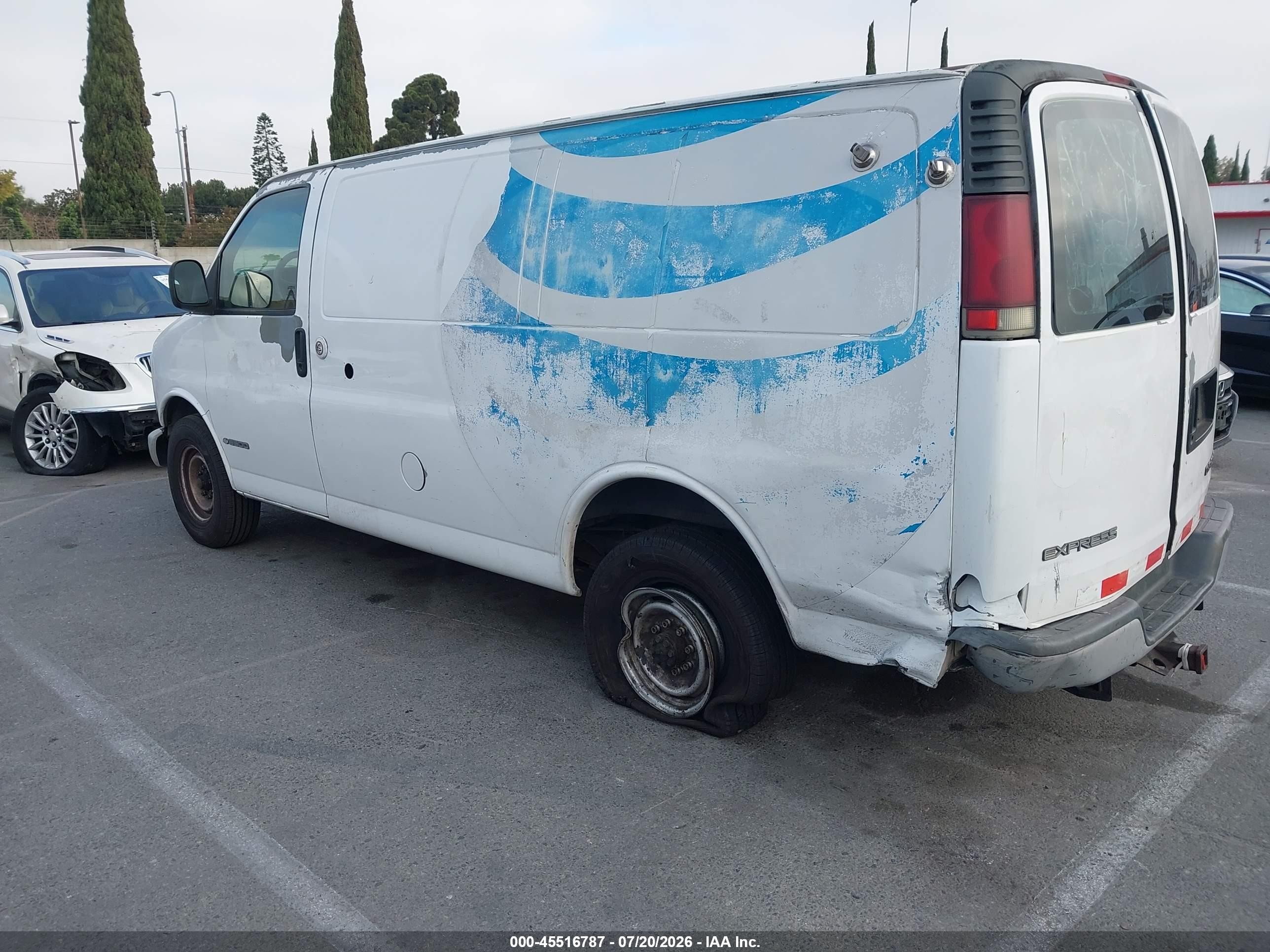 2001 Chevrolet Express   White vin: 1GCHG35R411169117