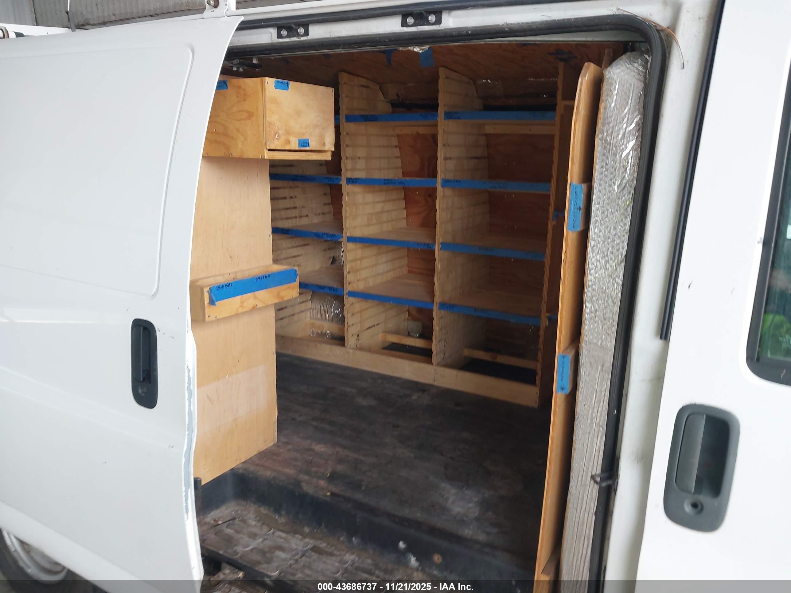 1999 Chevrolet Express   White vin: 1GCHG35R5X1005237