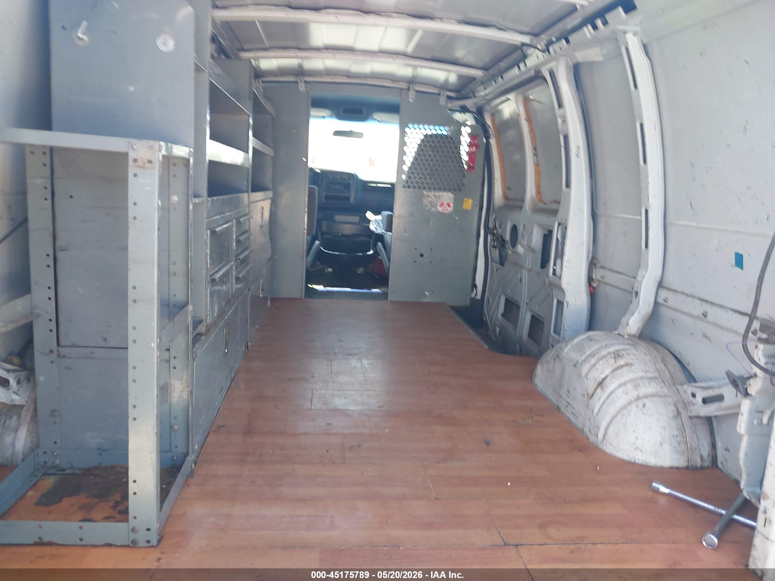 1999 Chevrolet Express   Белый vin: 1GCHG35R9X1148031