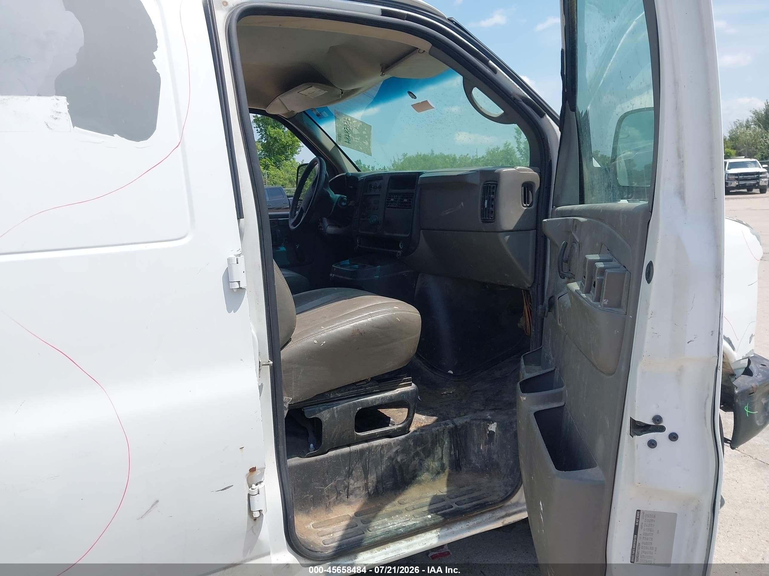 2007 Chevrolet Express Cargo Van Work Van White vin: 1GCHG35U571237664