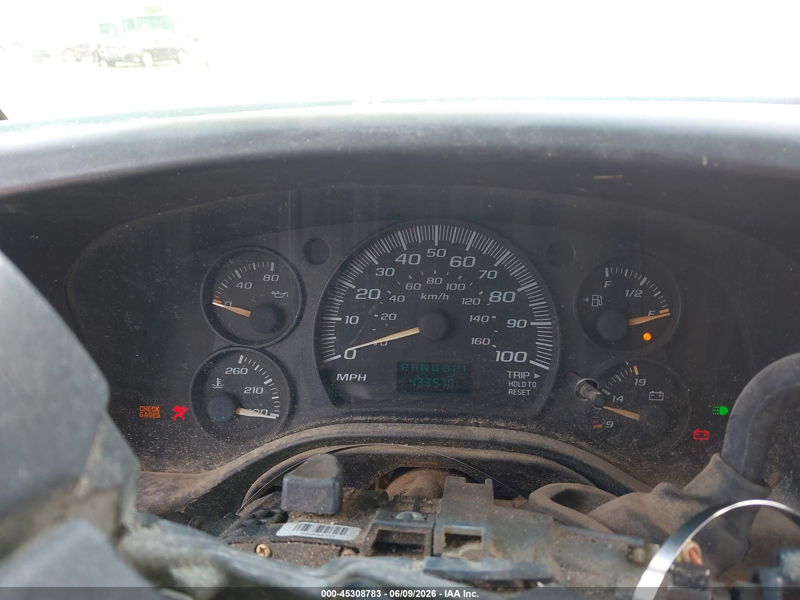 2004 Chevrolet Express   White vin: 1GCHG35U641141196
