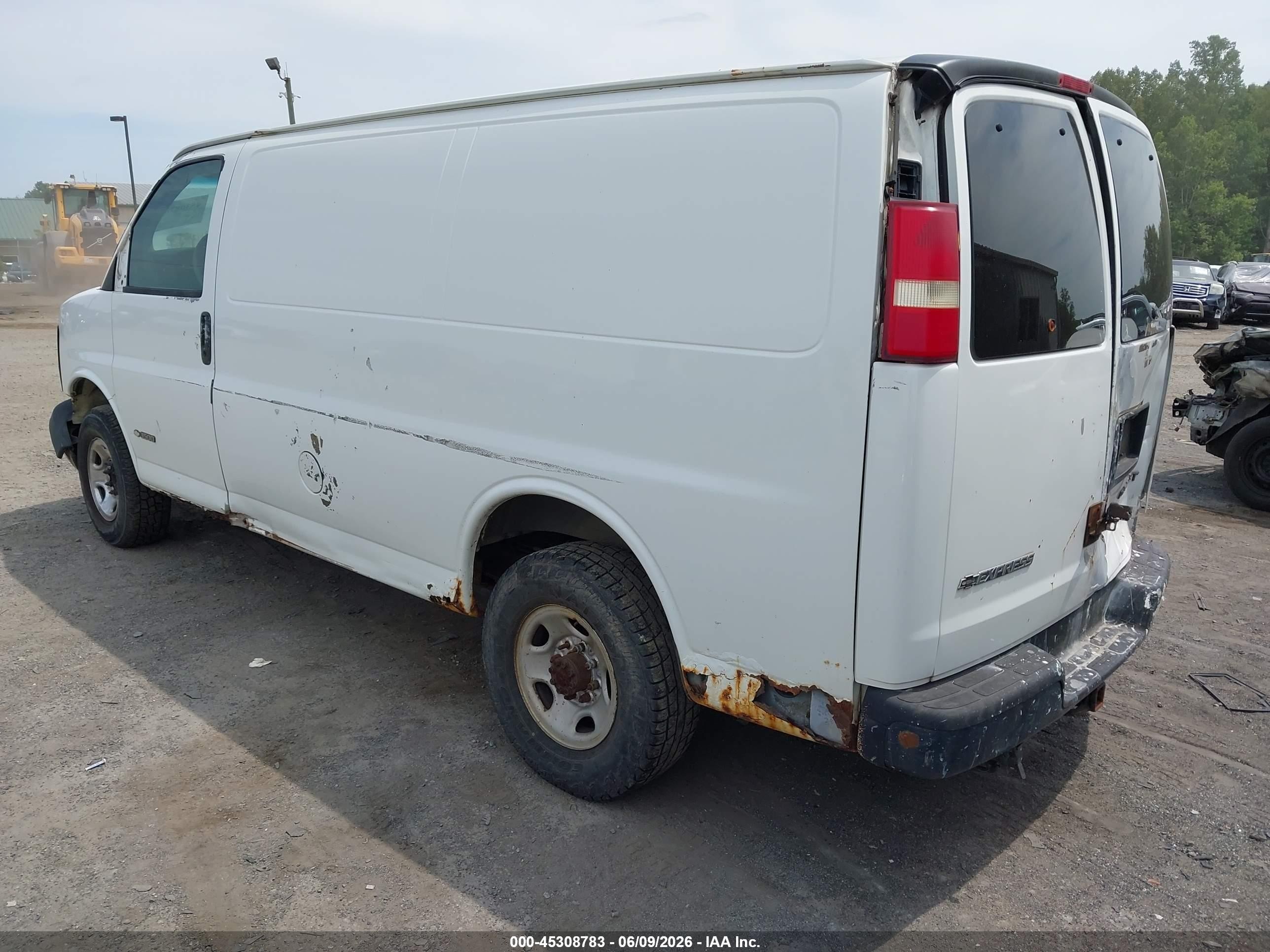 2004 Chevrolet Express   White vin: 1GCHG35U641141196