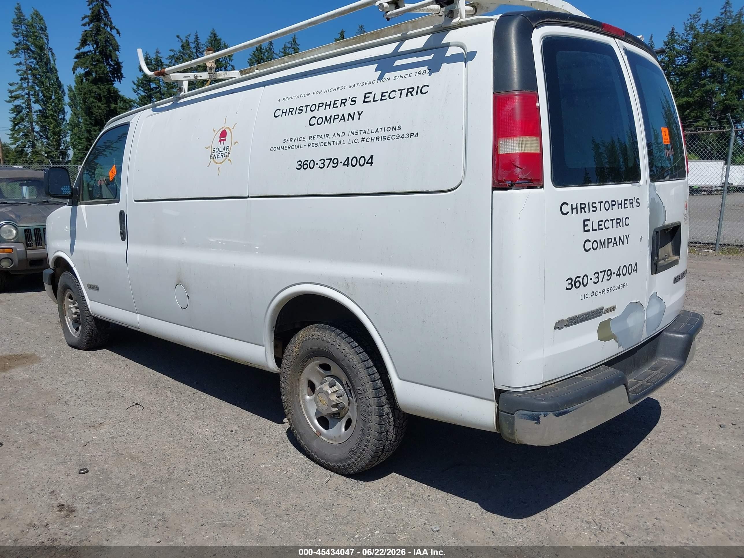 2003 Chevrolet Express   White vin: 1GCHG35U731144560