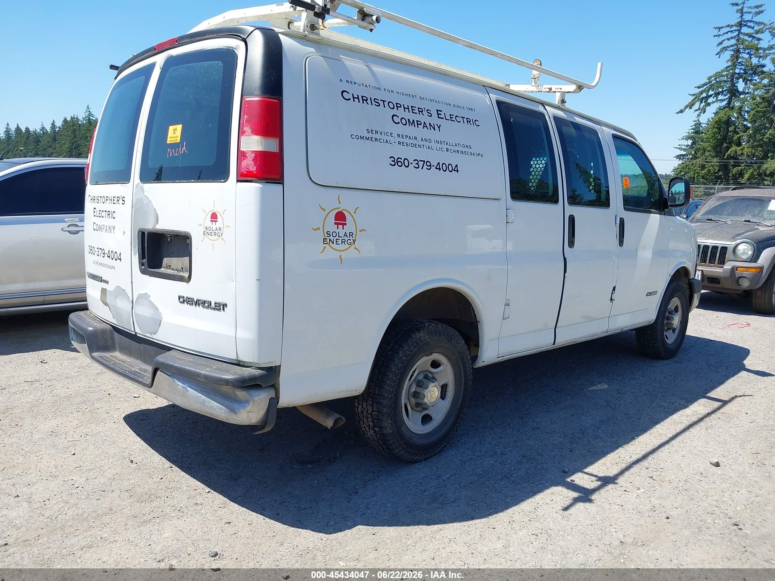 2003 Chevrolet Express   White vin: 1GCHG35U731144560