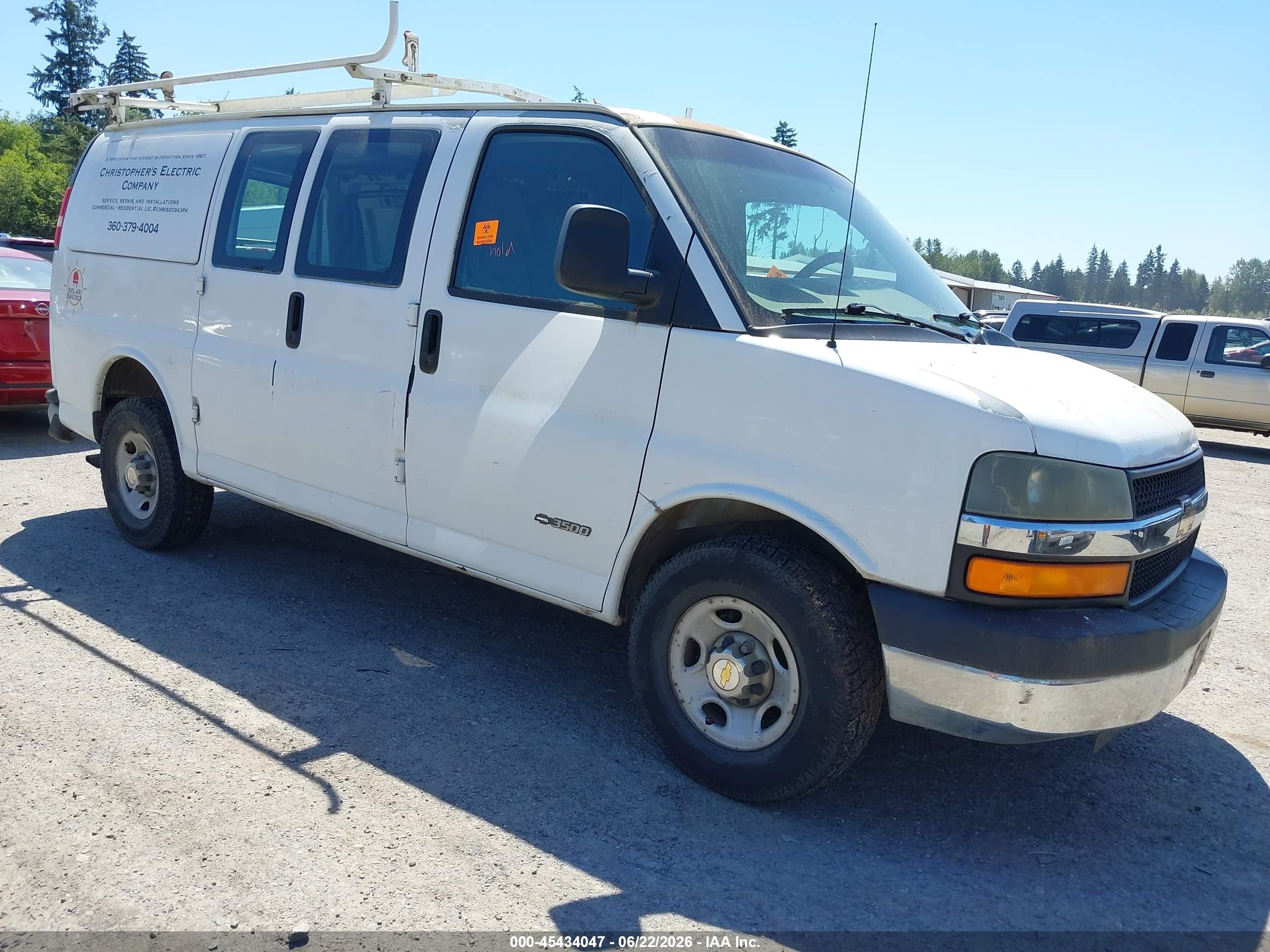 2003 Chevrolet Express   White vin: 1GCHG35U731144560
