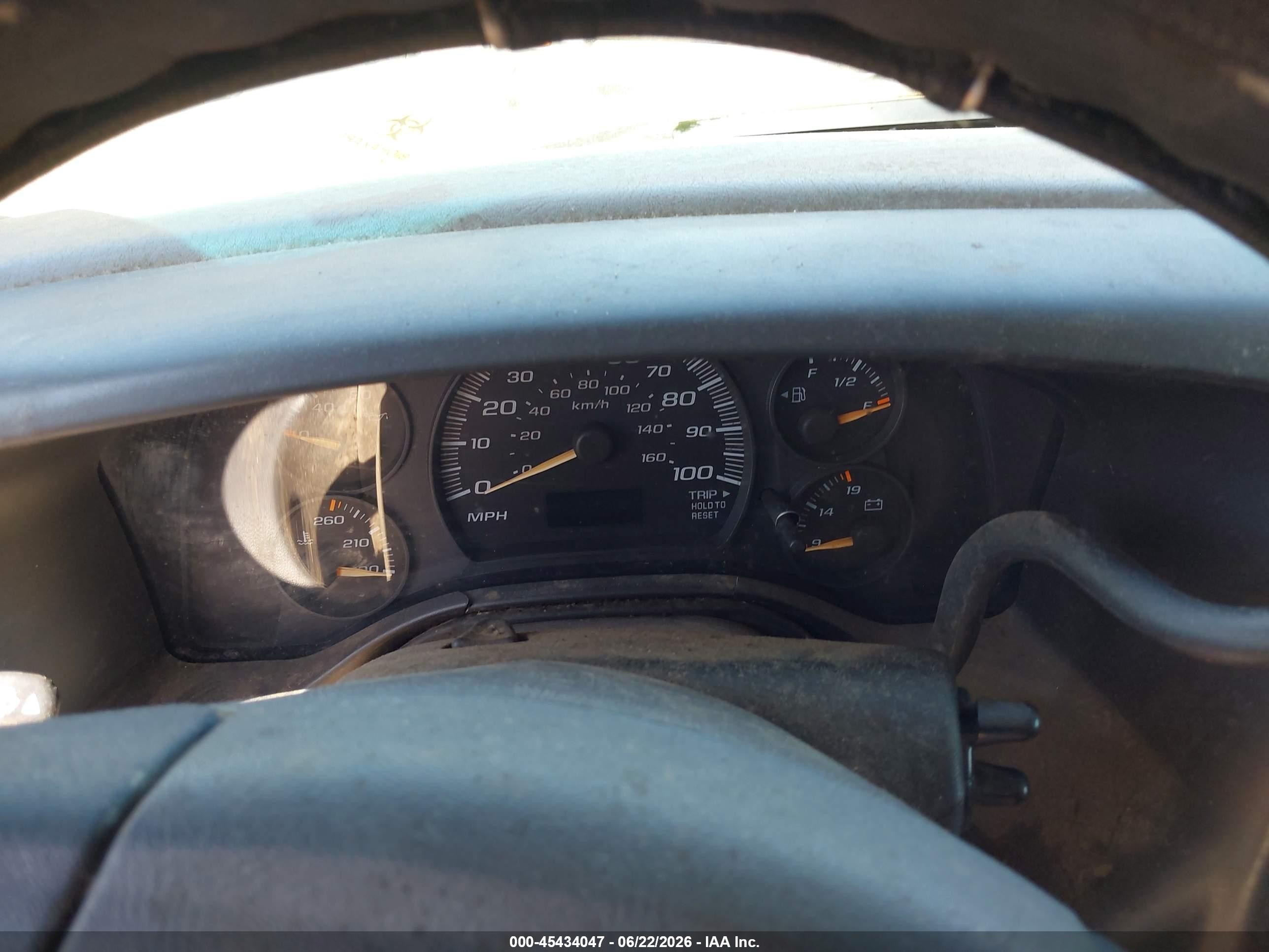 2003 Chevrolet Express   White vin: 1GCHG35U731144560