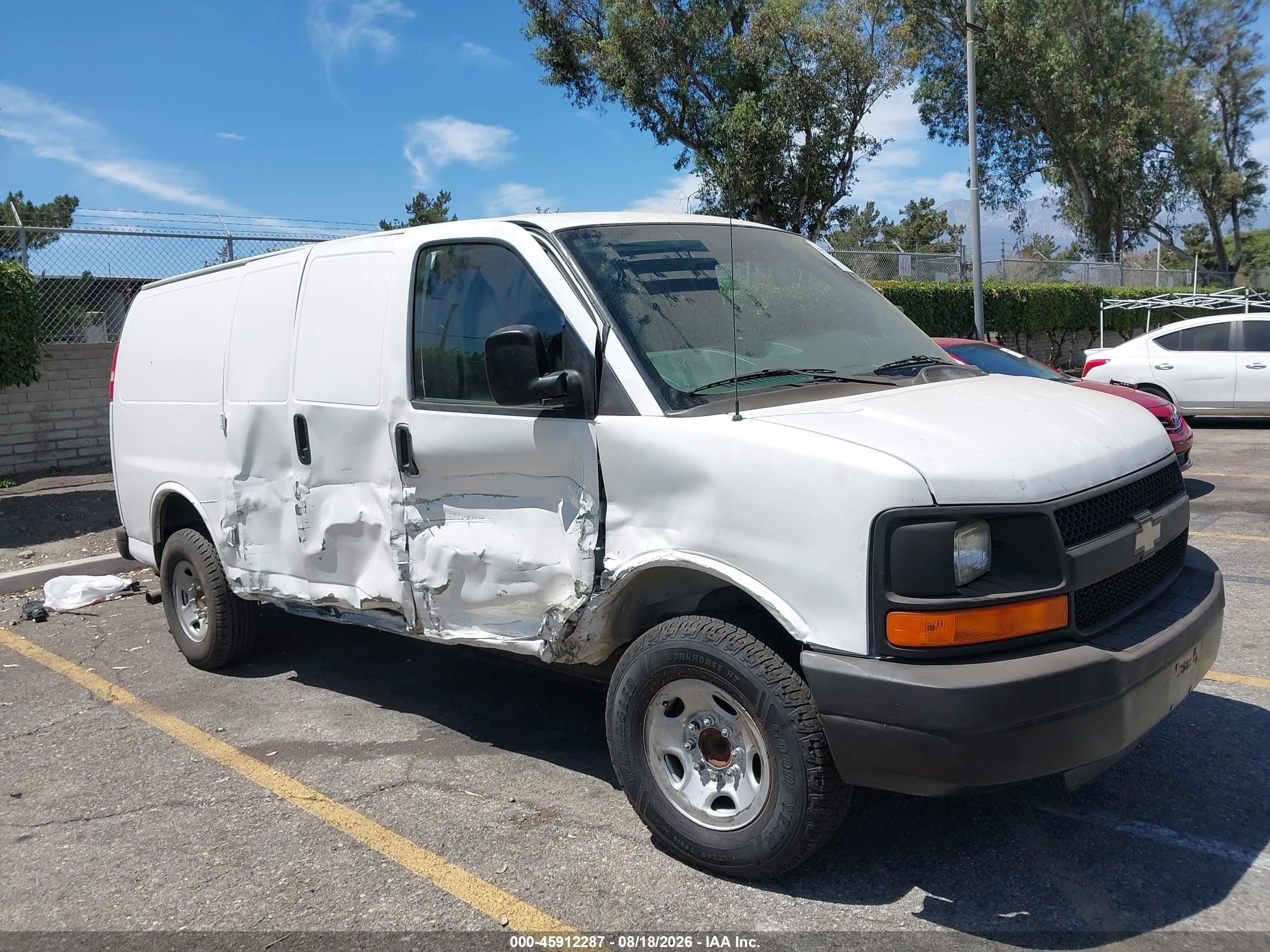 2007 Chevrolet Express Cargo Van Work Van White vin: 1GCHG35U971226540