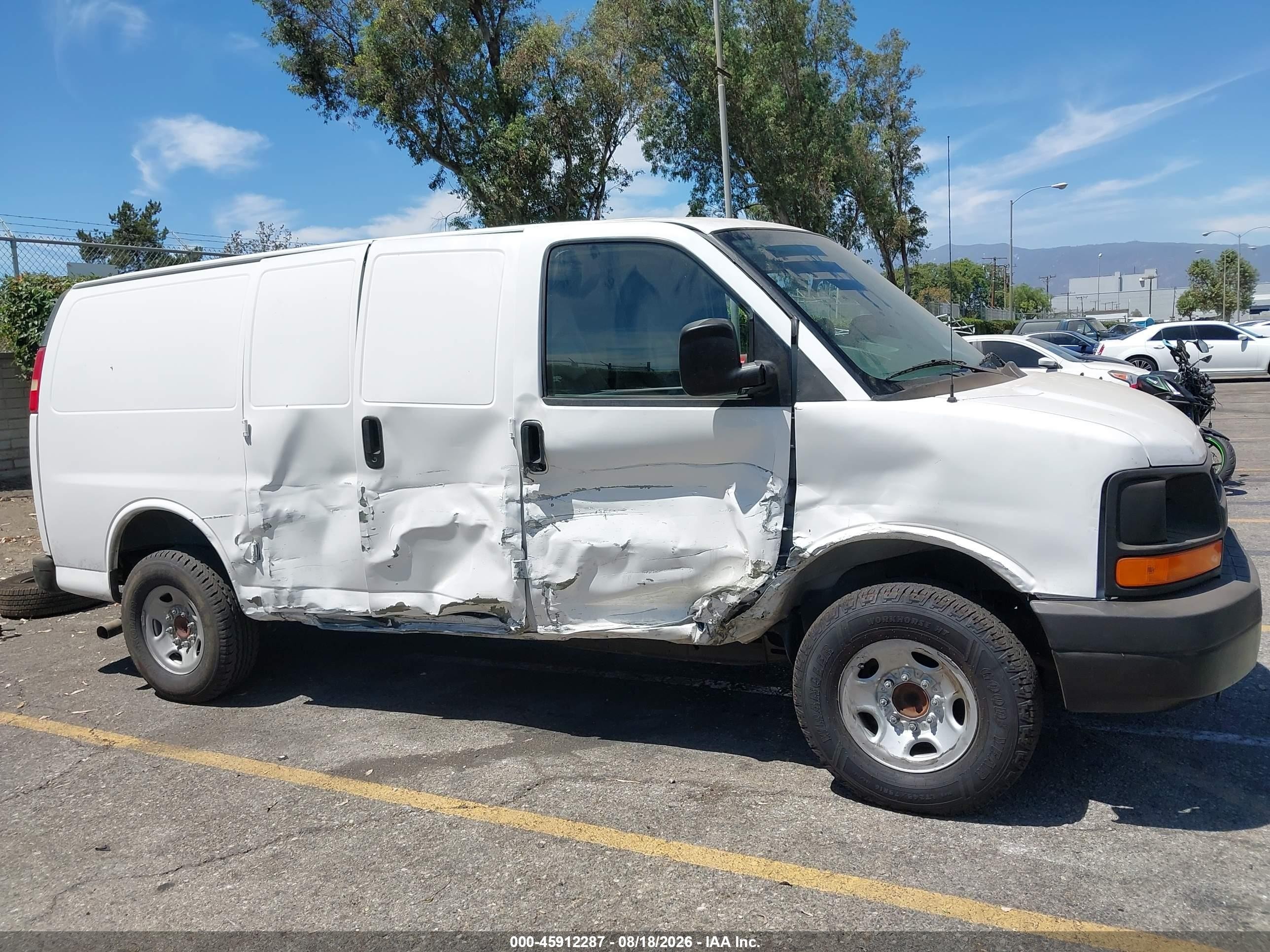2007 Chevrolet Express Cargo Van Work Van White vin: 1GCHG35U971226540