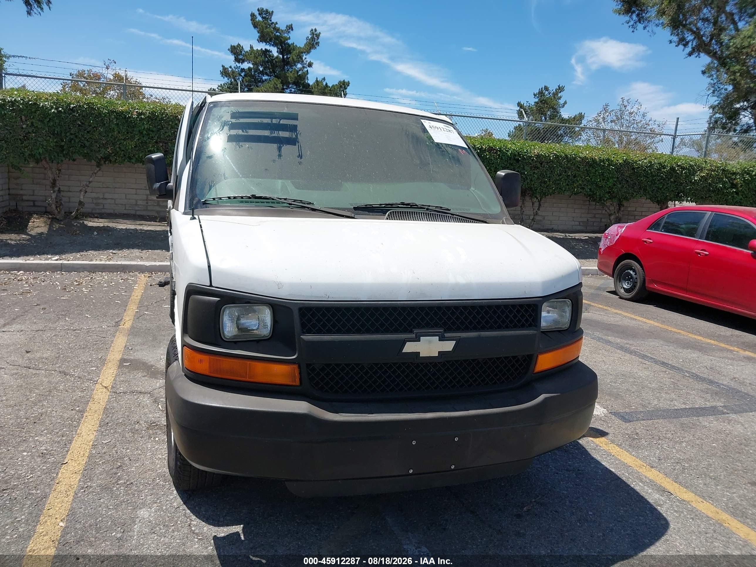 2007 Chevrolet Express Cargo Van Work Van White vin: 1GCHG35U971226540