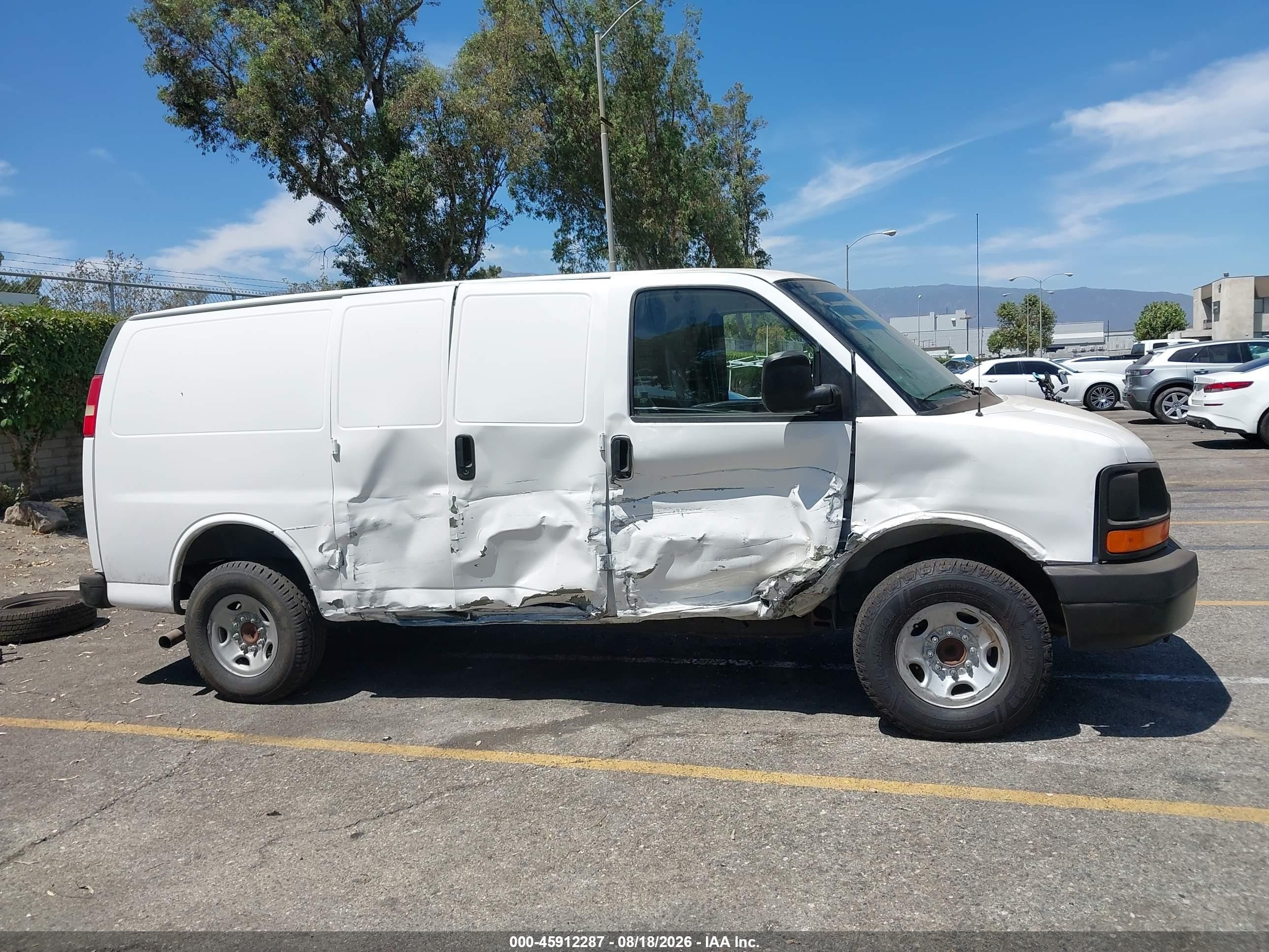 2007 Chevrolet Express Cargo Van Work Van White vin: 1GCHG35U971226540