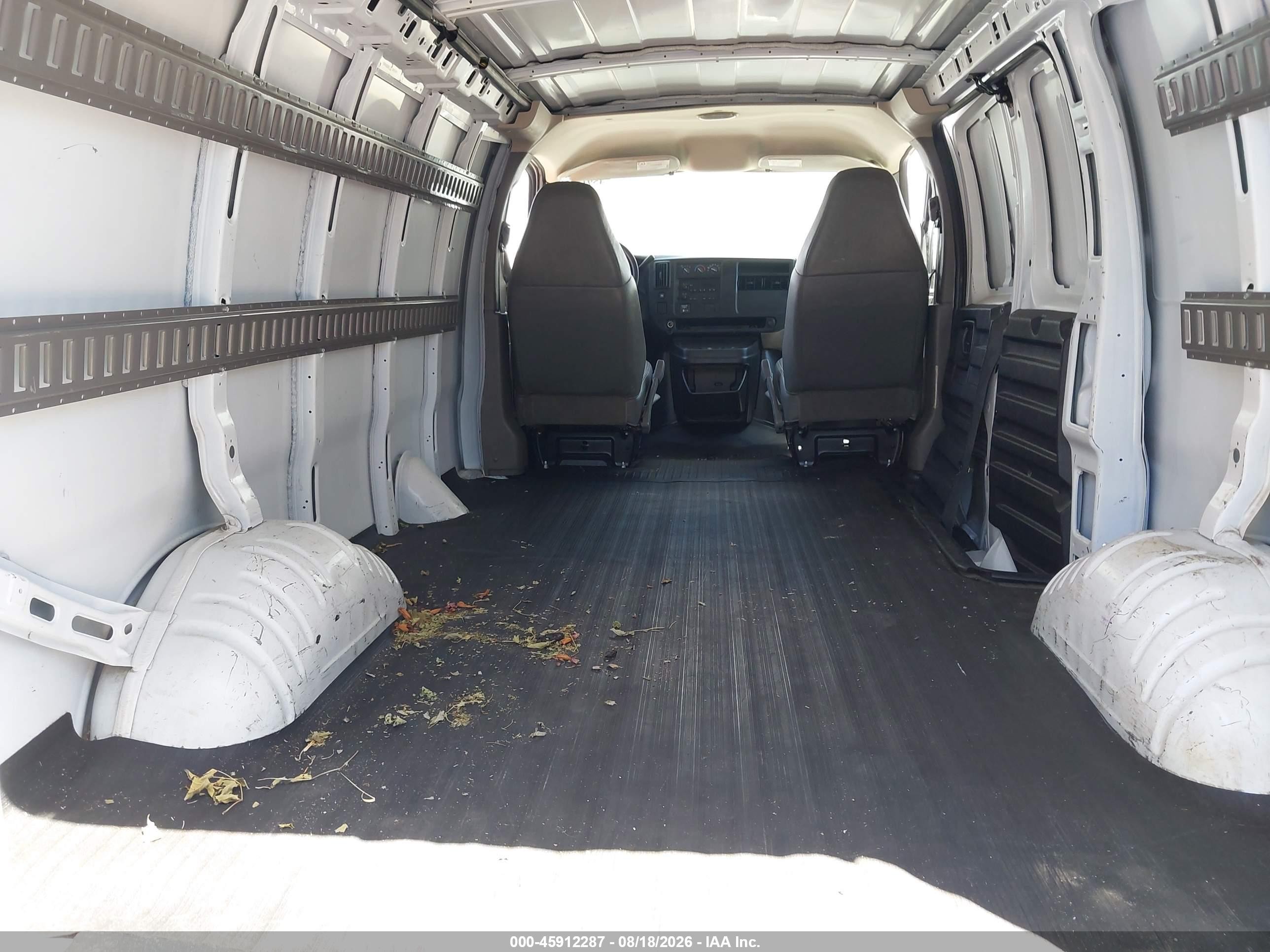 2007 Chevrolet Express Cargo Van Work Van White vin: 1GCHG35U971226540